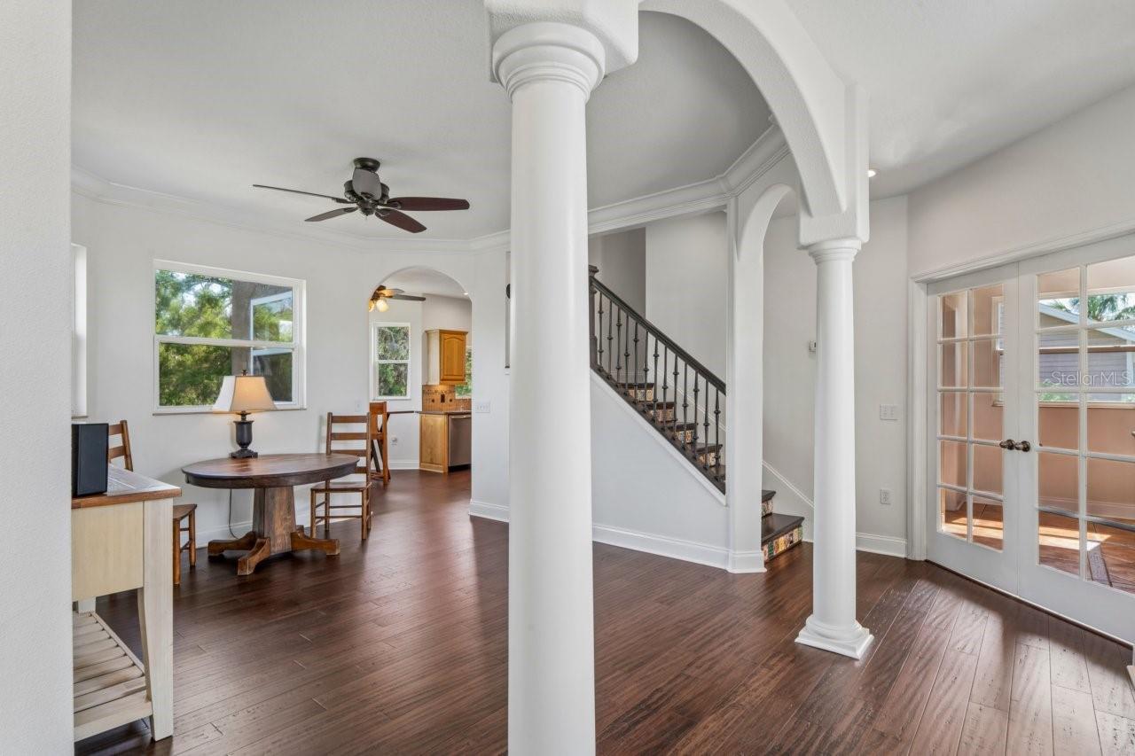 Image 4 of 91 For 7340 Brightwaters Court