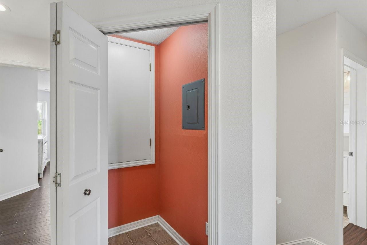 Image 41 of 91 For 7340 Brightwaters Court