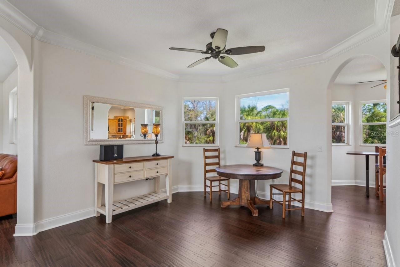 Image 9 of 91 For 7340 Brightwaters Court