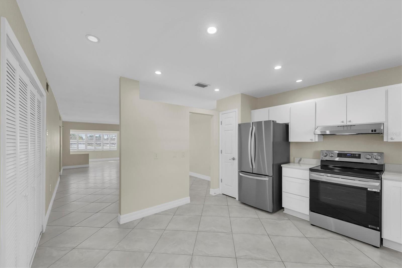 Image 12 of 45 For 8 Glencoe Place 105