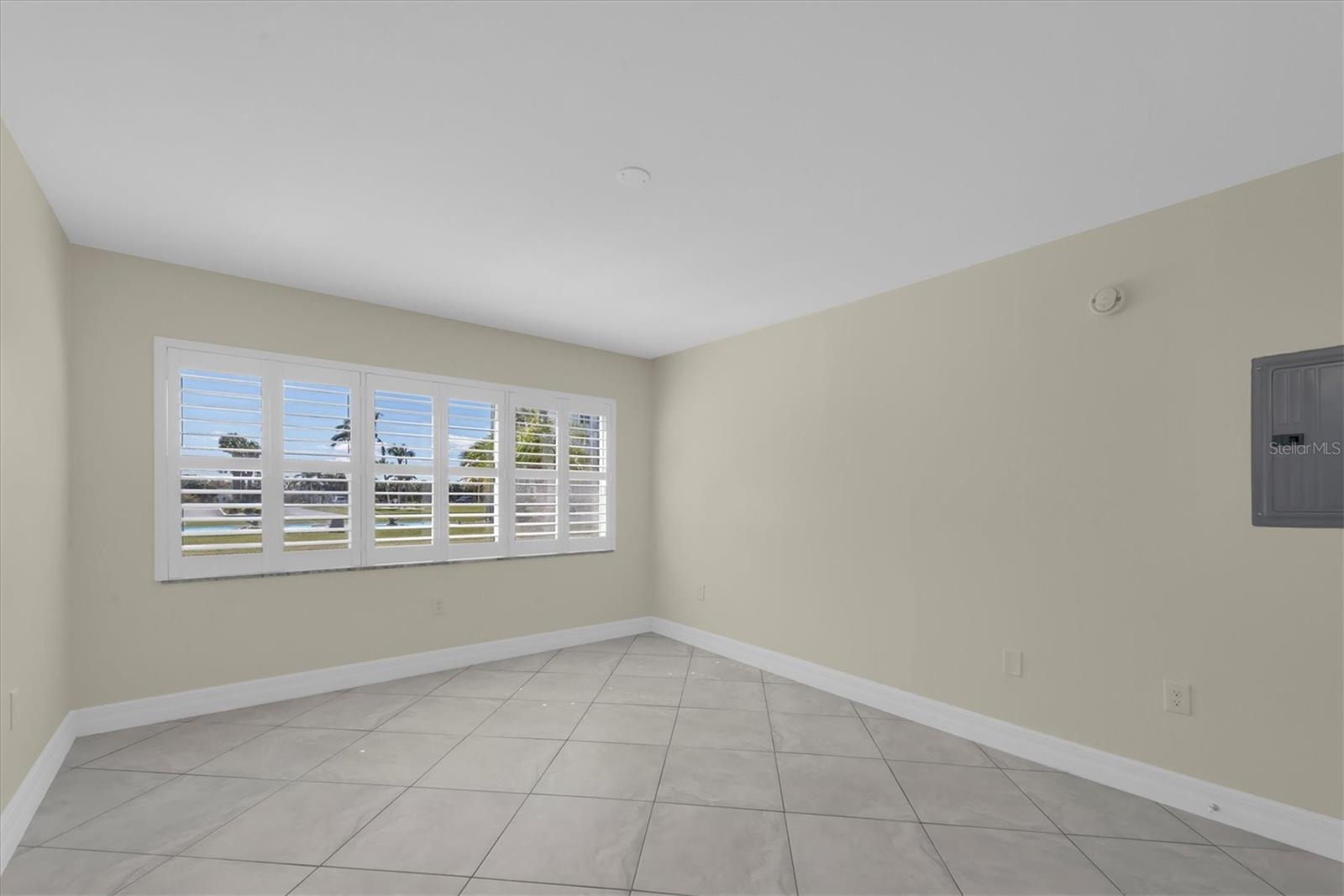 Image 14 of 45 For 8 Glencoe Place 105