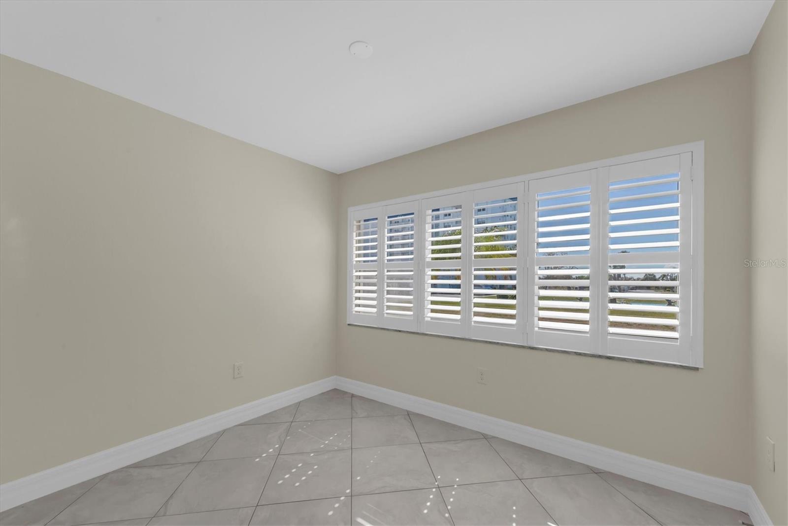 Image 15 of 45 For 8 Glencoe Place 105