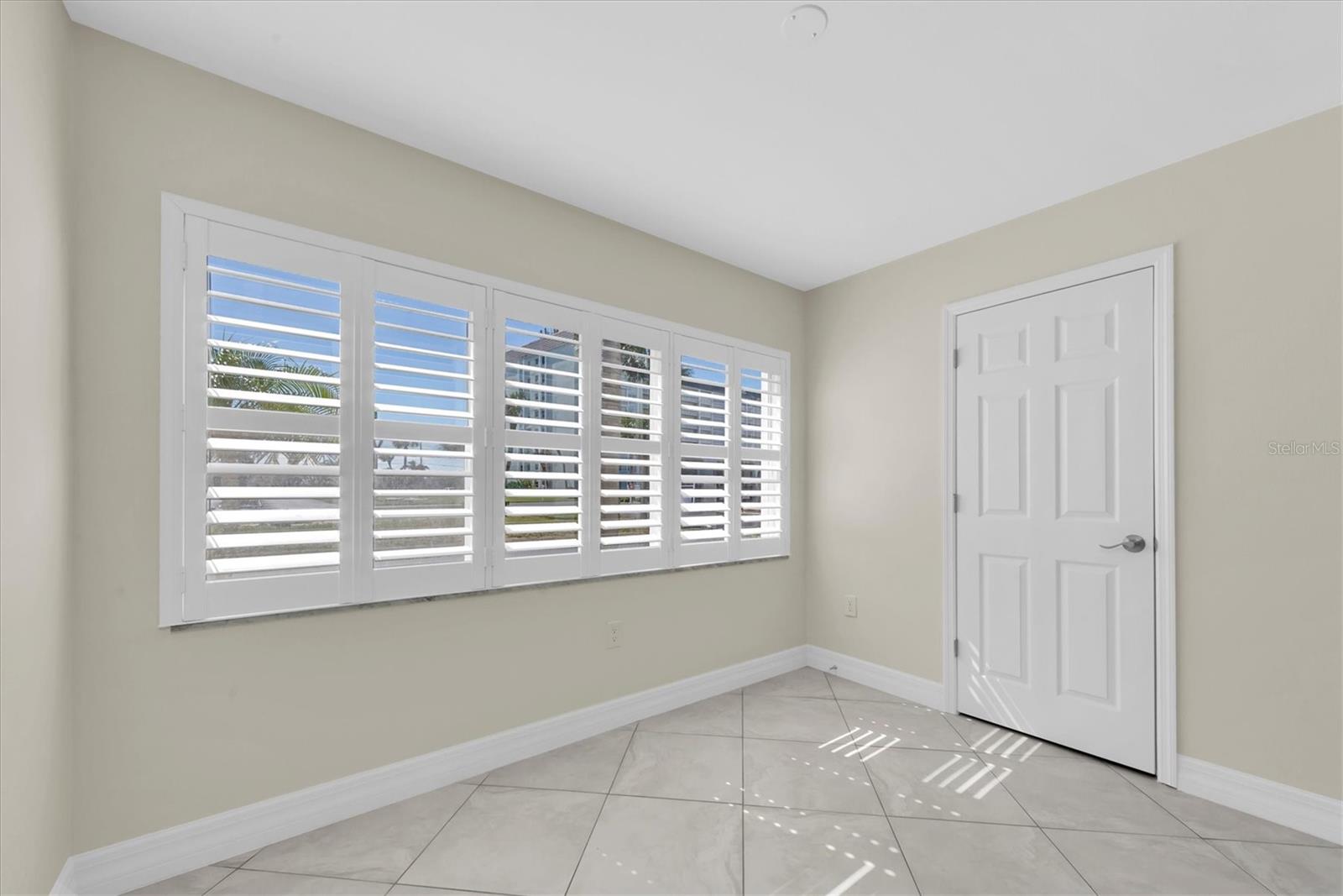 Image 21 of 45 For 8 Glencoe Place 105