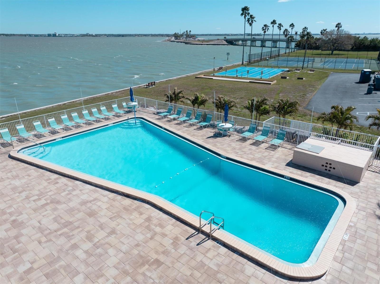 Image 3 of 45 For 8 Glencoe Place 105