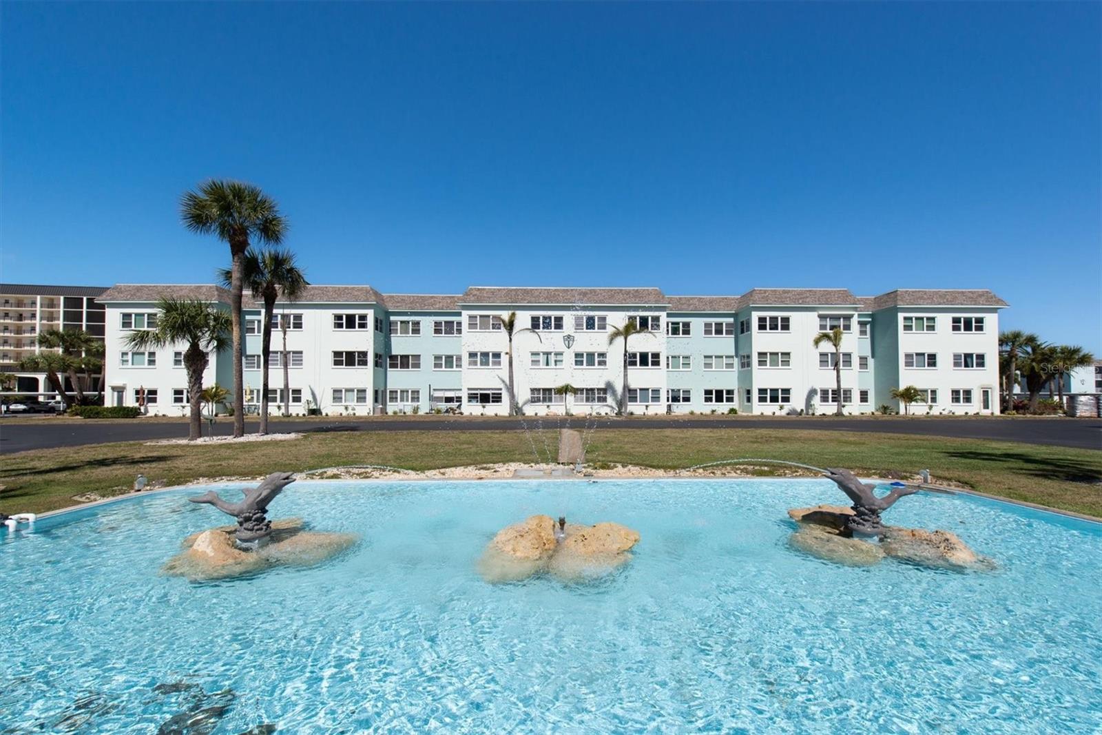 Image 32 of 45 For 8 Glencoe Place 105