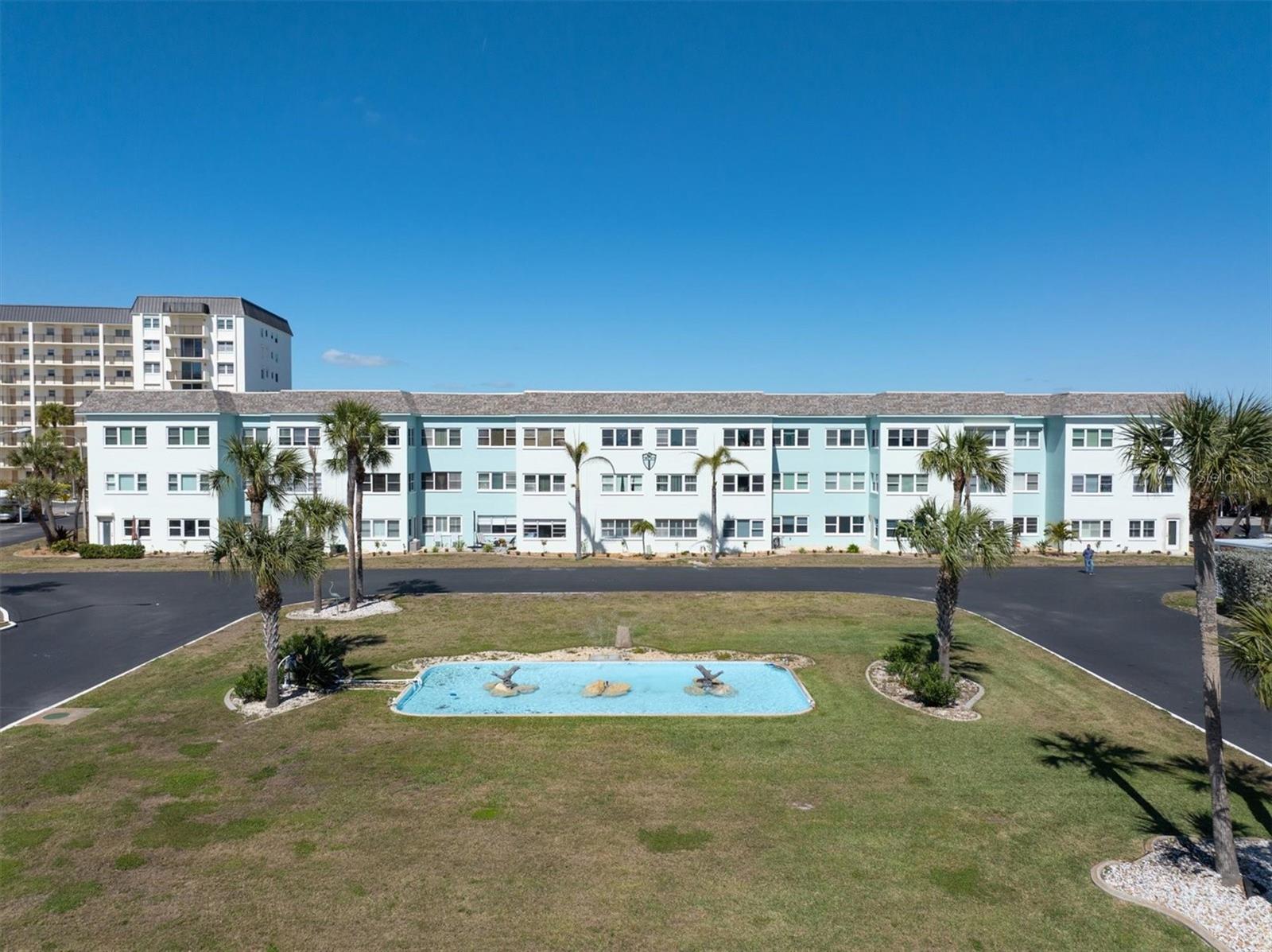 Image 33 of 45 For 8 Glencoe Place 105