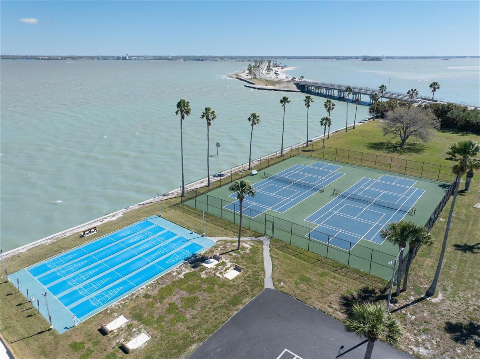 Image 4 of 45 For 8 Glencoe Place 105