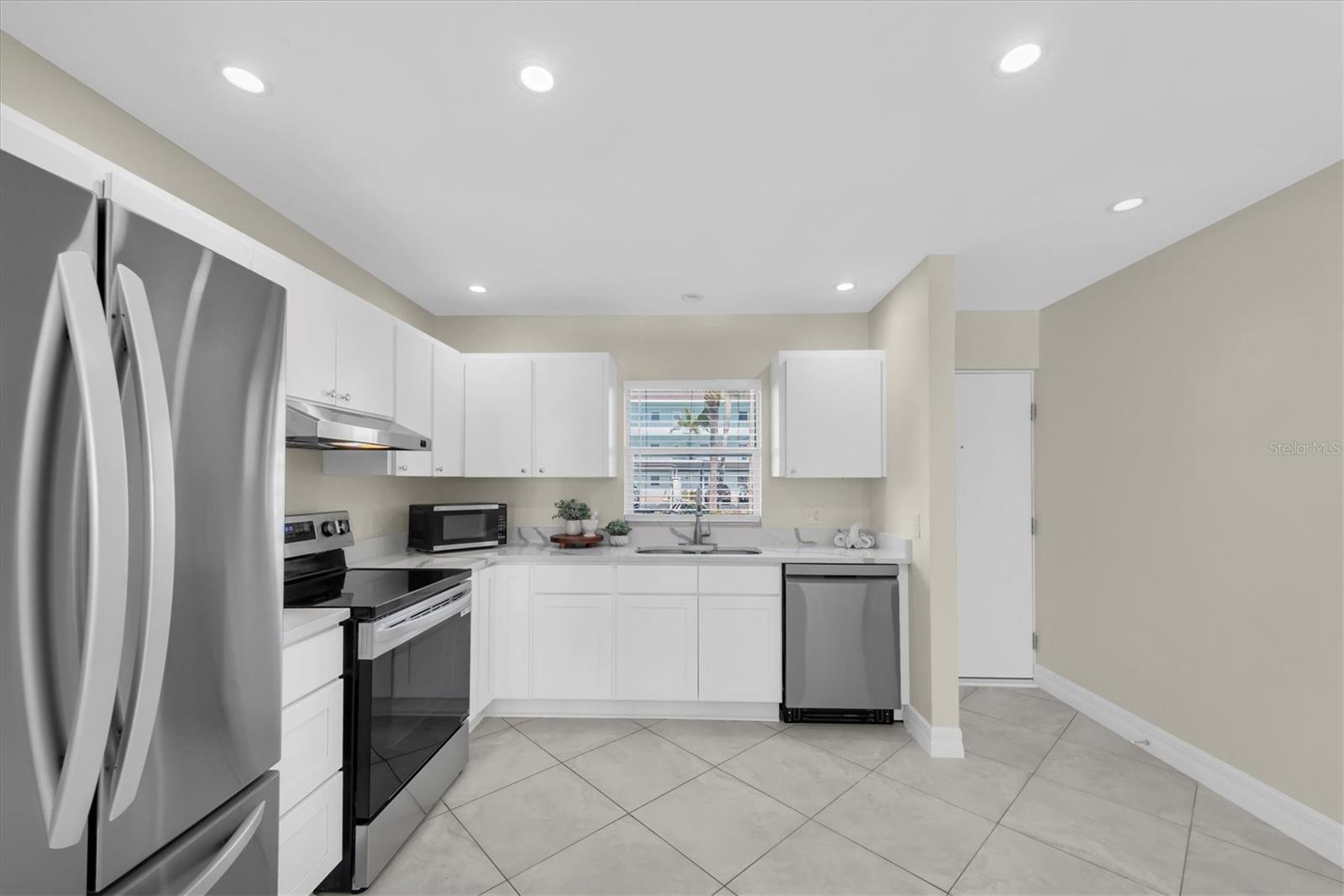 Image 8 of 45 For 8 Glencoe Place 105