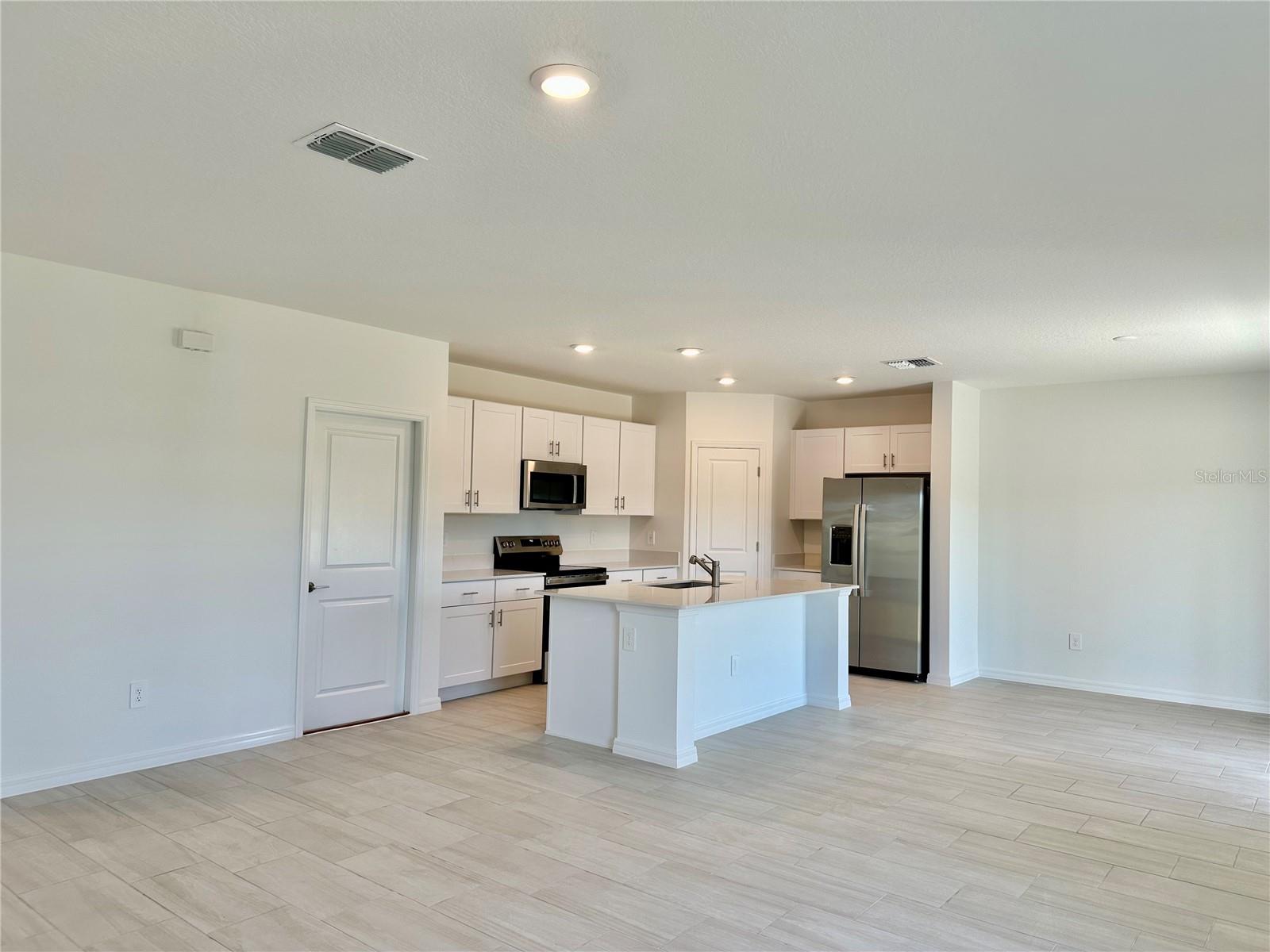 Image 10 of 53 For 17761 Pleasantview Boulevard