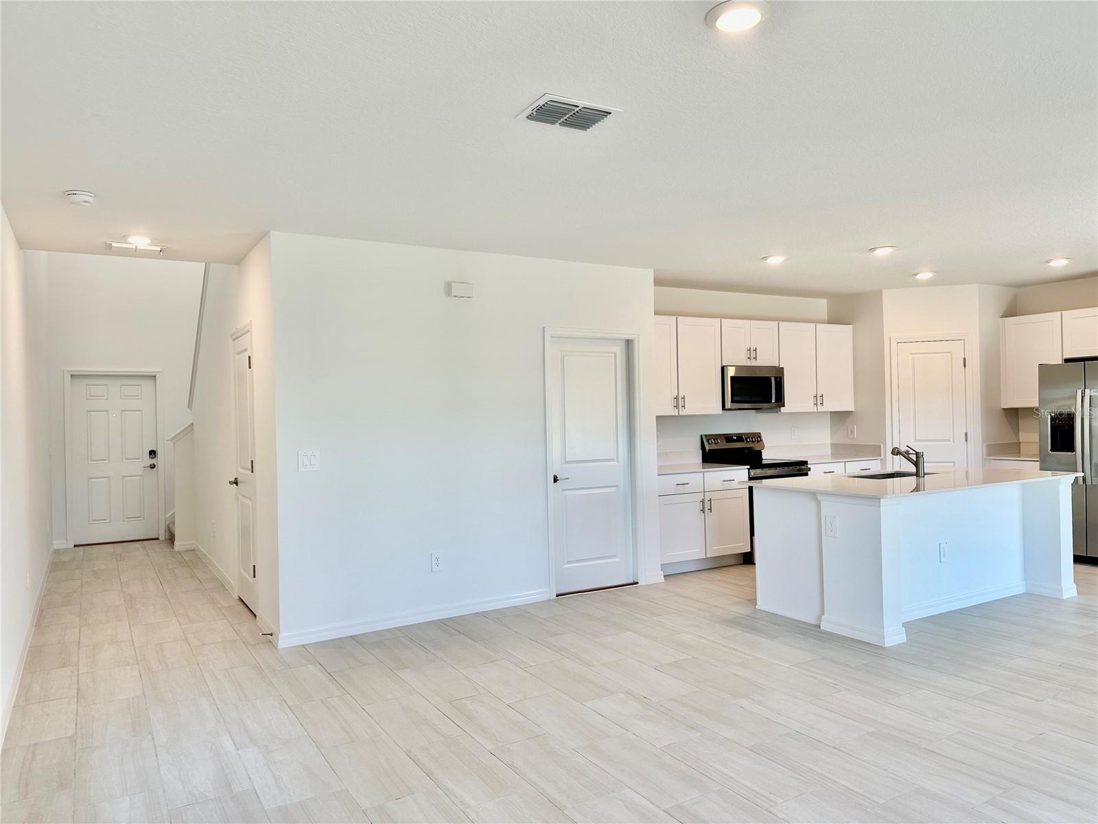 Image 11 of 53 For 17761 Pleasantview Boulevard