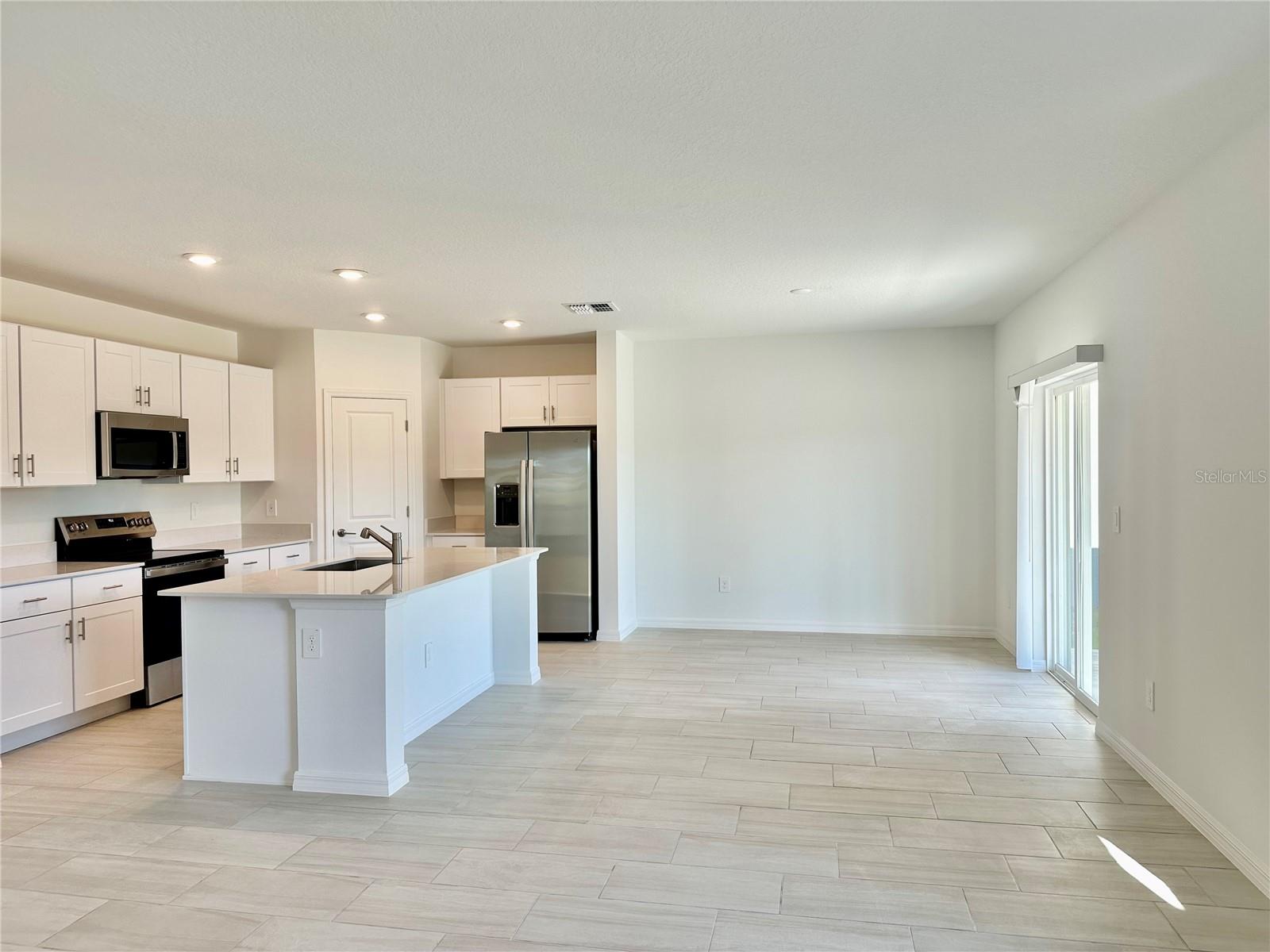 Image 12 of 53 For 17761 Pleasantview Boulevard