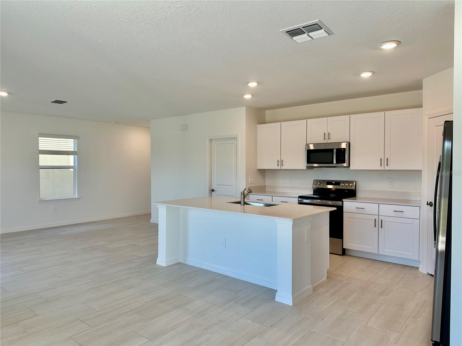 Image 13 of 53 For 17761 Pleasantview Boulevard