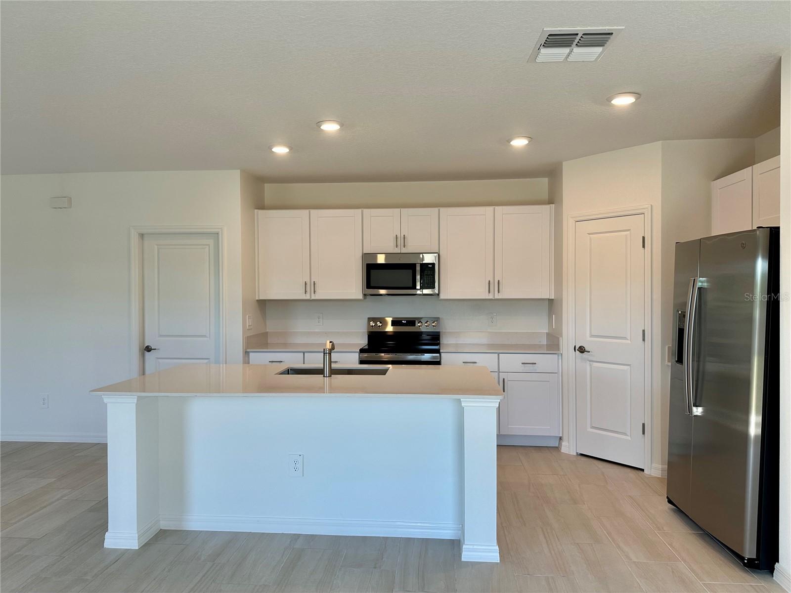 Image 14 of 53 For 17761 Pleasantview Boulevard