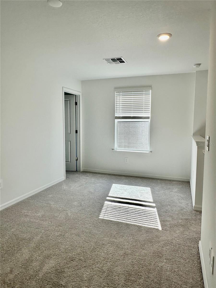 Image 17 of 53 For 17761 Pleasantview Boulevard