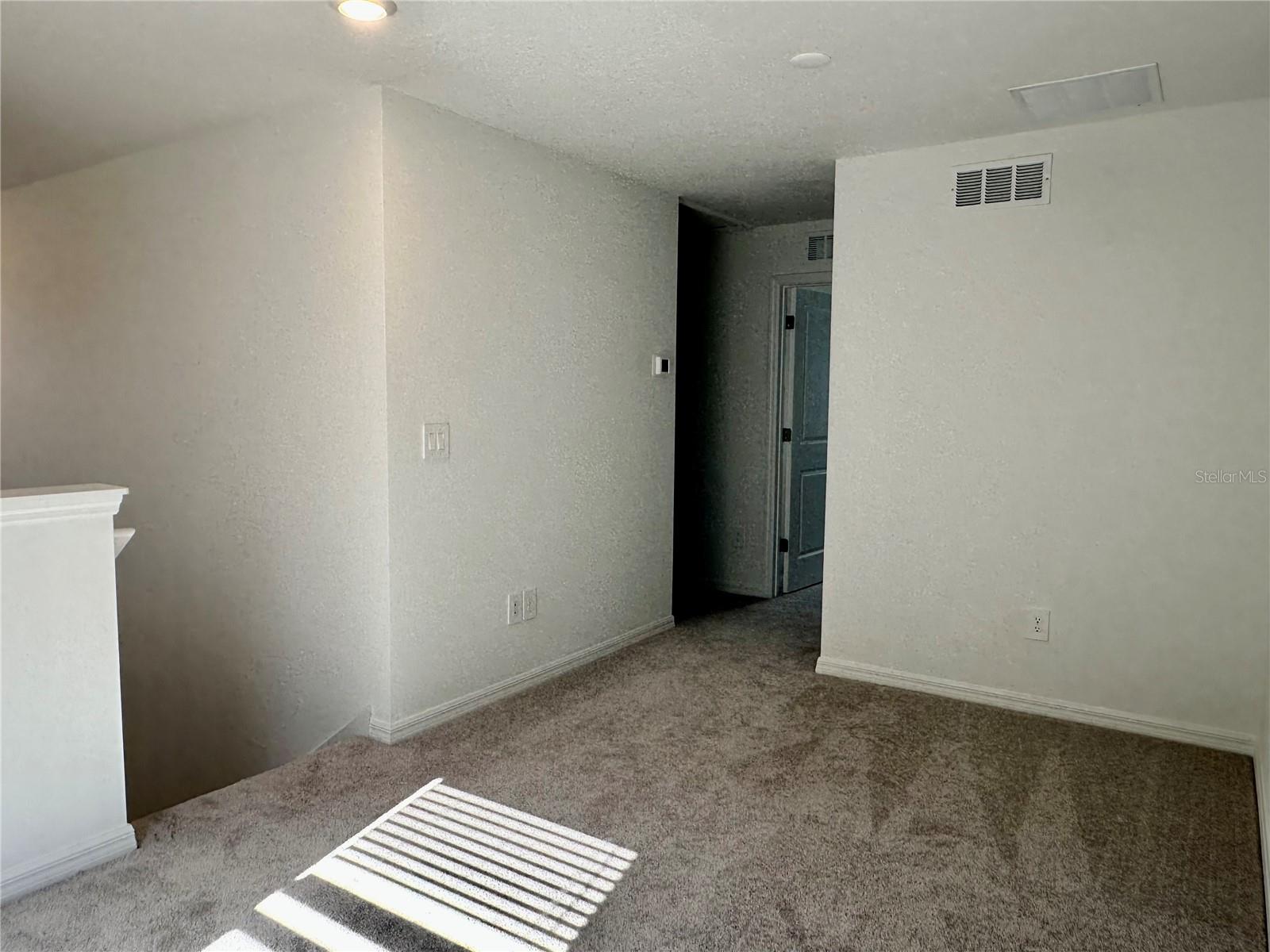 Image 19 of 53 For 17761 Pleasantview Boulevard