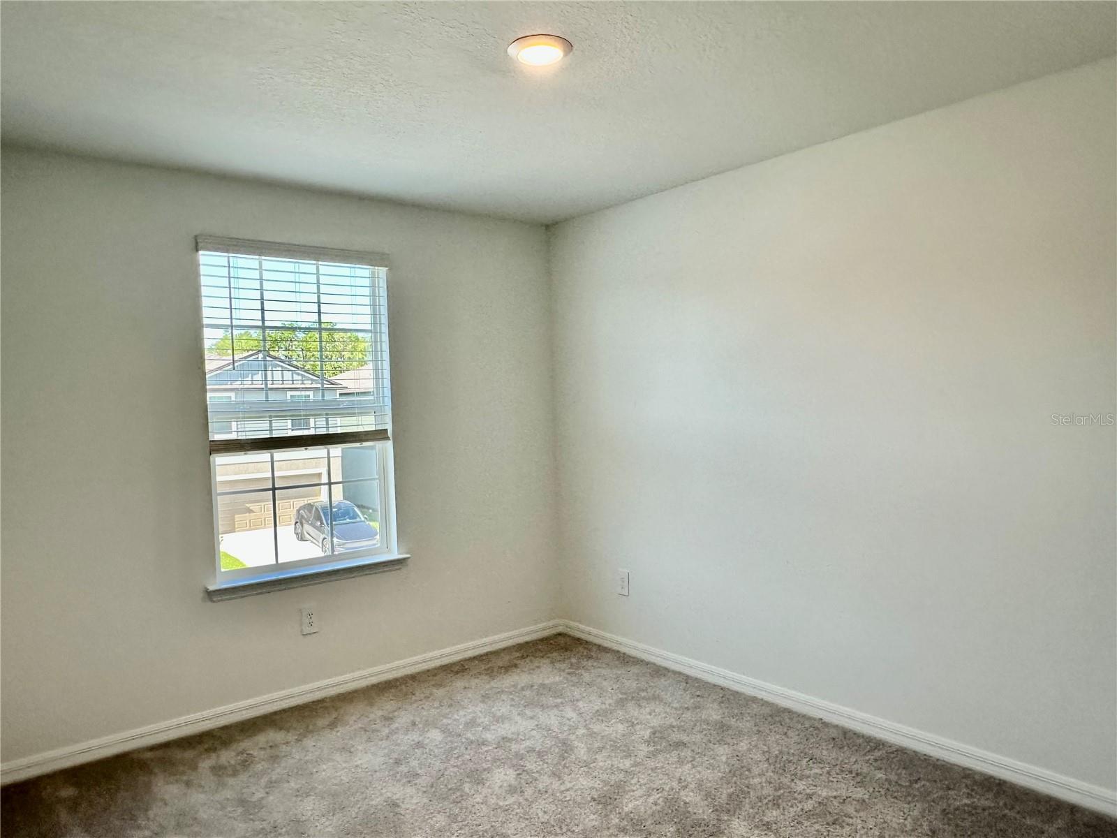 Image 27 of 53 For 17761 Pleasantview Boulevard