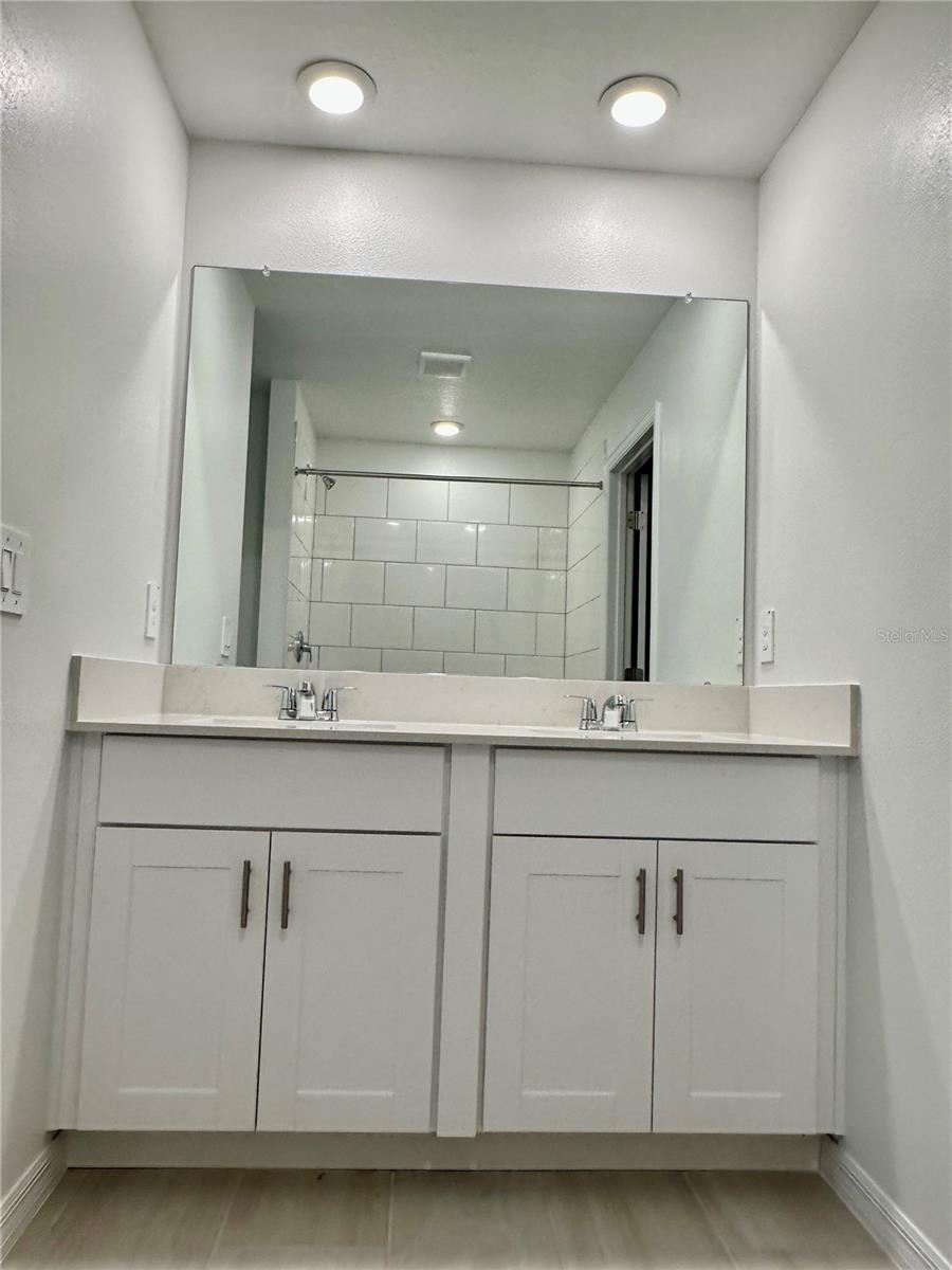 Image 37 of 53 For 17761 Pleasantview Boulevard