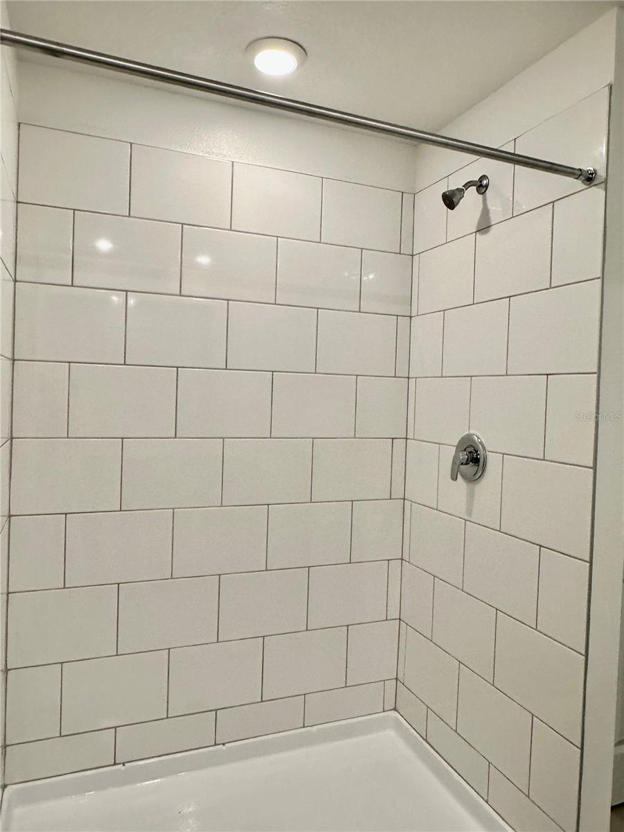 Image 39 of 53 For 17761 Pleasantview Boulevard