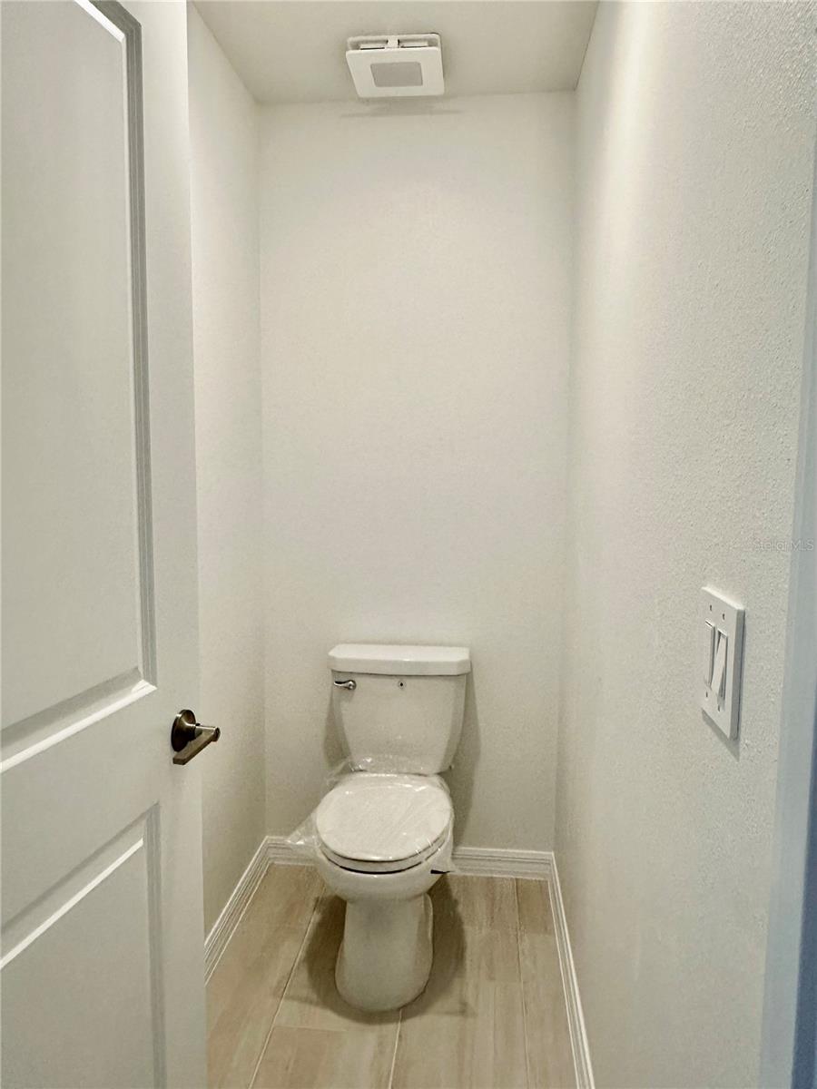 Image 40 of 53 For 17761 Pleasantview Boulevard