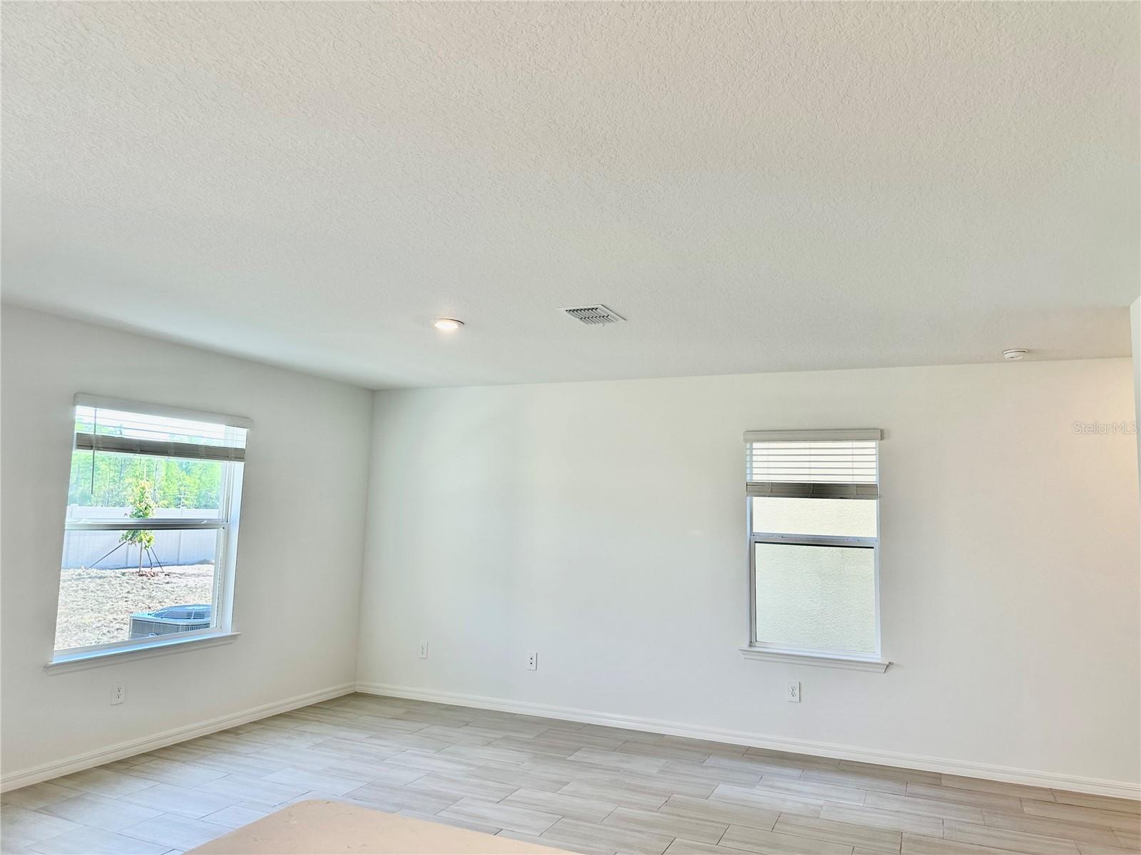 Image 5 of 53 For 17761 Pleasantview Boulevard