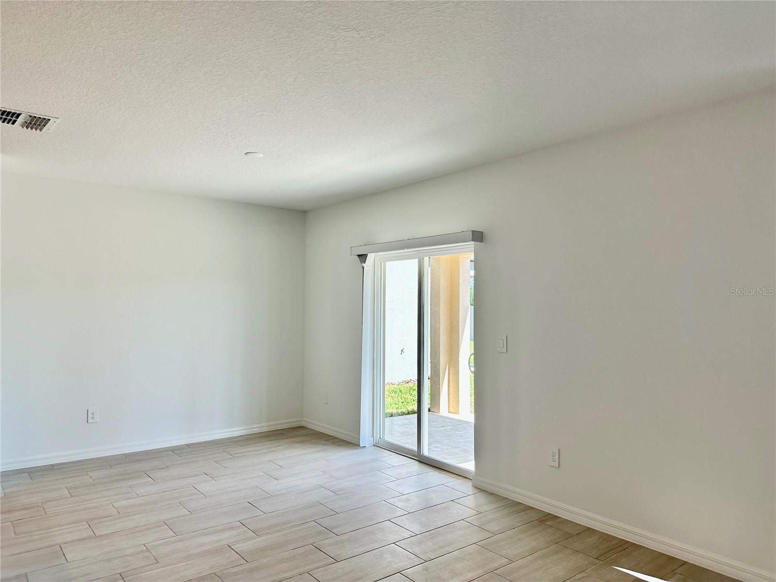 Image 7 of 53 For 17761 Pleasantview Boulevard