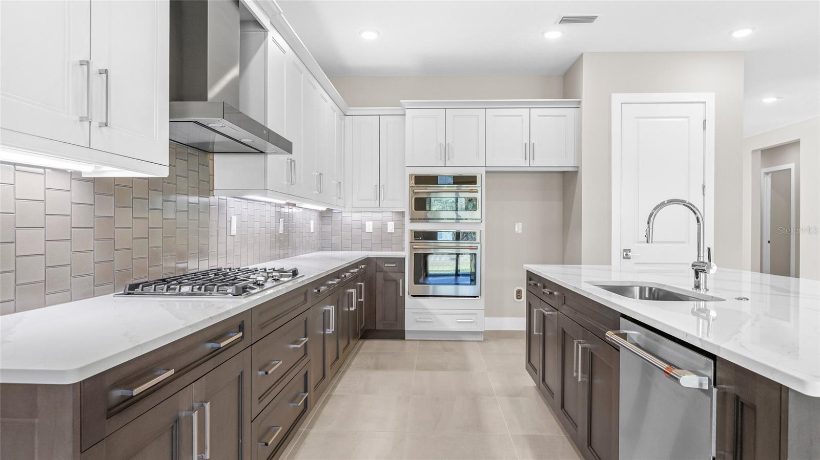 Image 14 of 37 For 18225 Cresswind Terrace