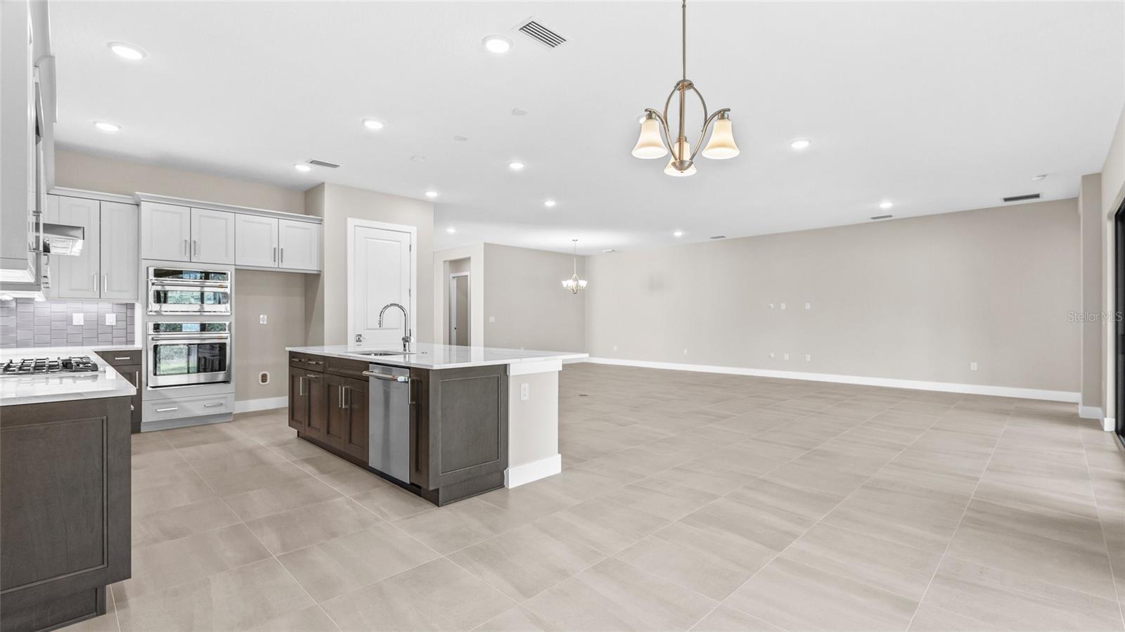 Image 16 of 37 For 18225 Cresswind Terrace