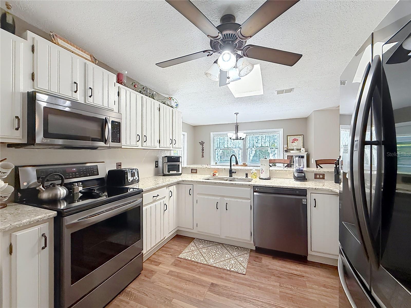 Image 2 of 61 For 39 Pine Street