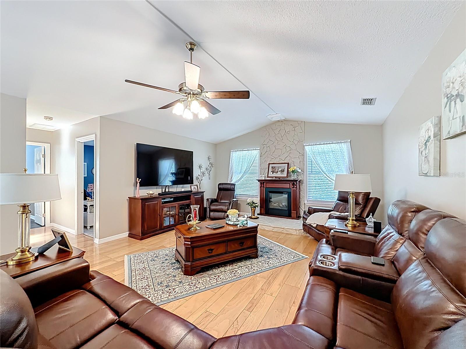 Image 27 of 61 For 39 Pine Street