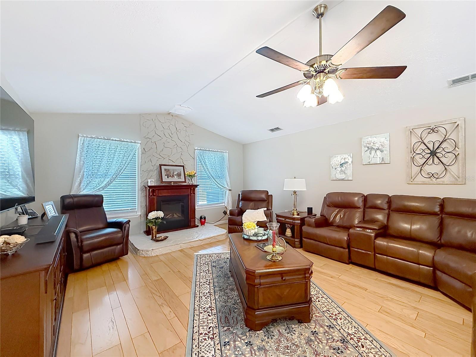 Image 28 of 61 For 39 Pine Street