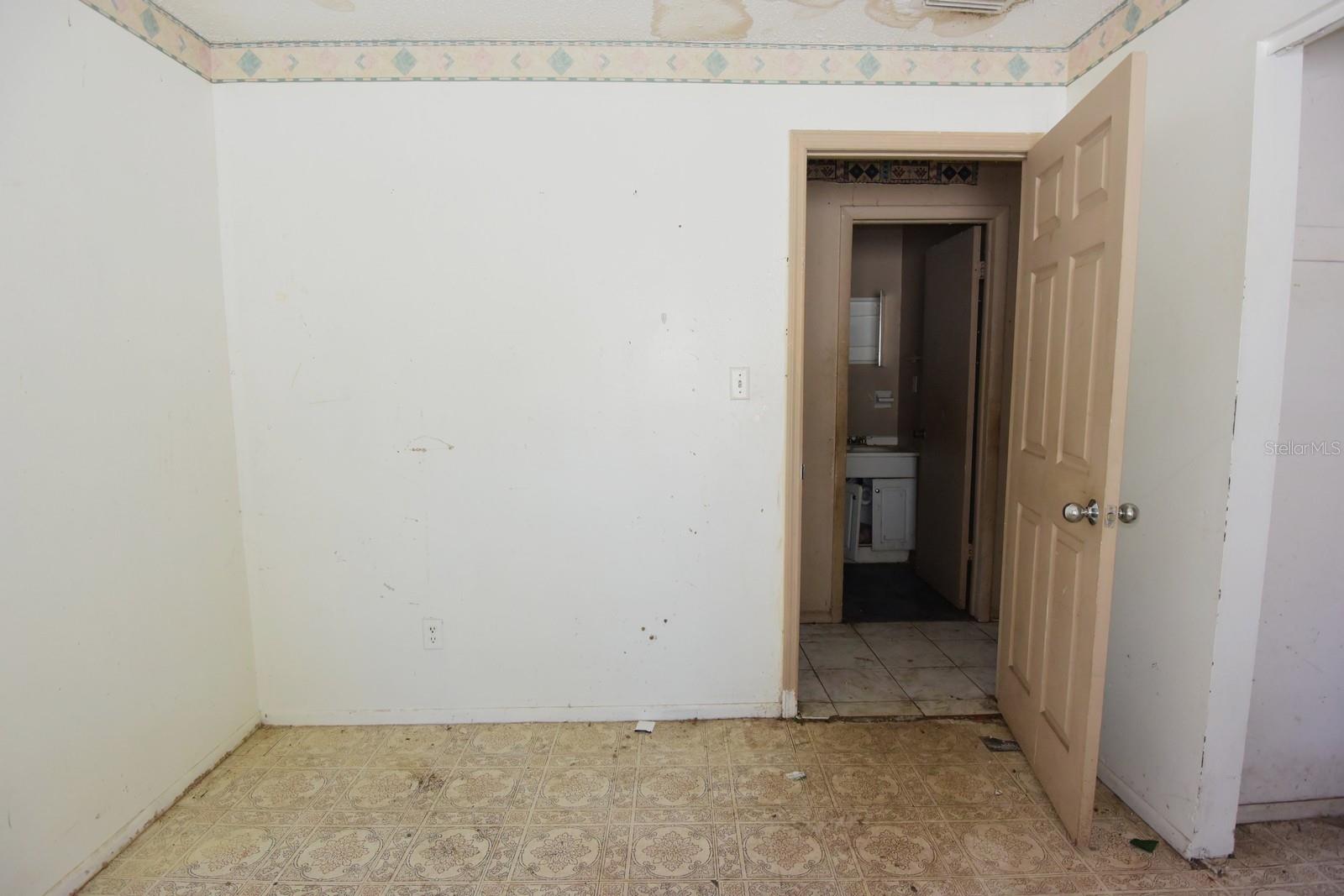 Image 9 of 16 For 11 Kings Circle