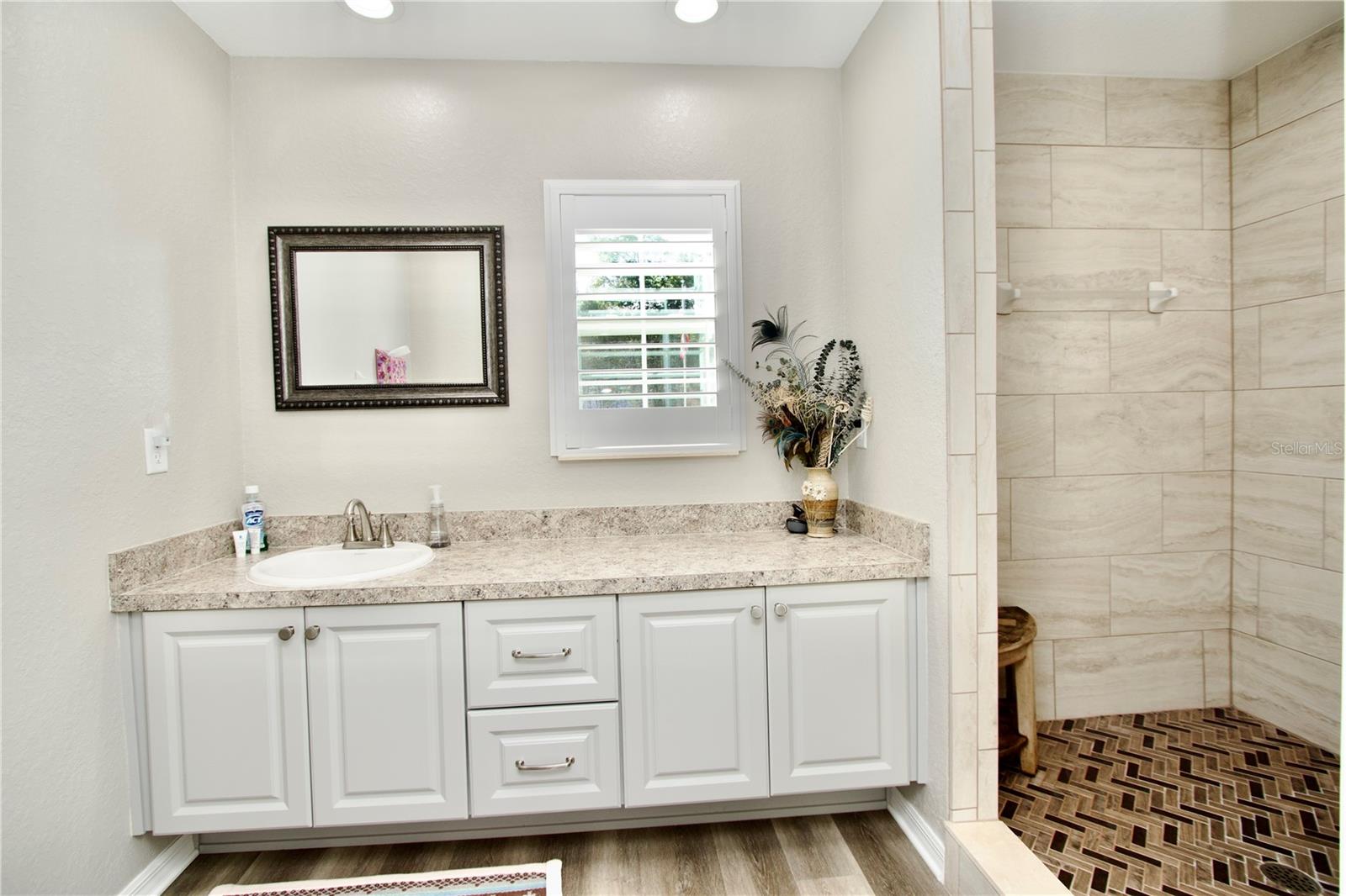 Image 21 of 40 For 270 Jackson Avenue