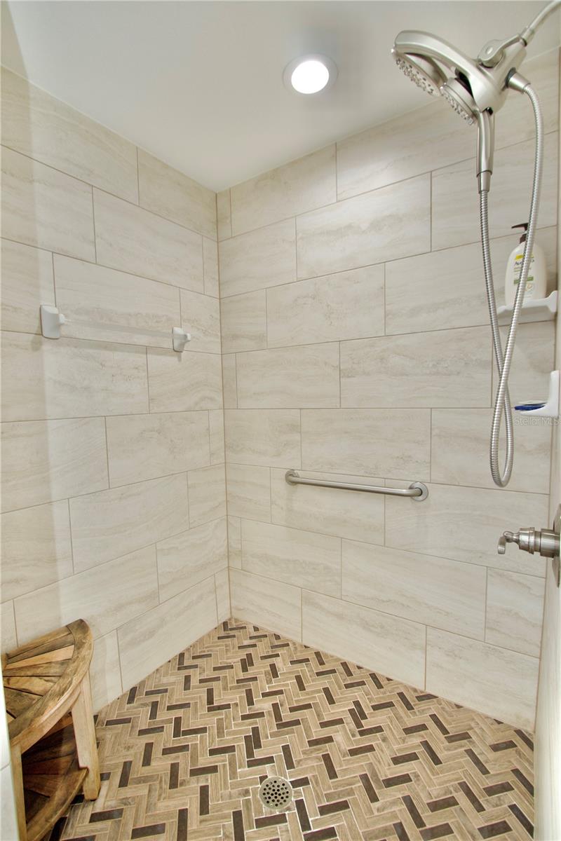 Image 22 of 40 For 270 Jackson Avenue