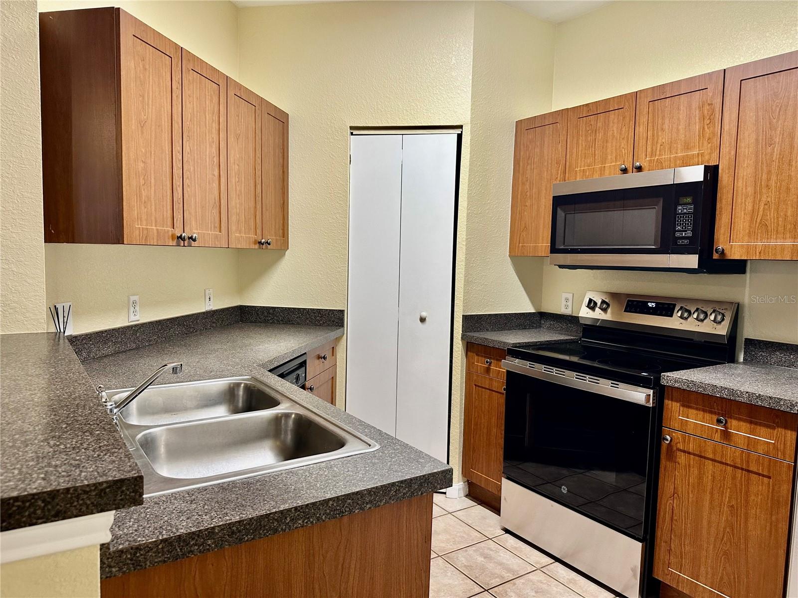 Image 16 of 72 For 2199 Chianti Place 9-0917