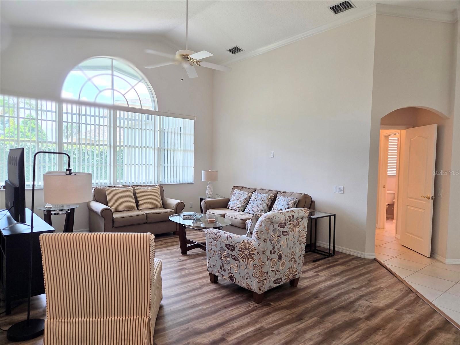 Image 5 of 37 For 9222 Bonnington Drive