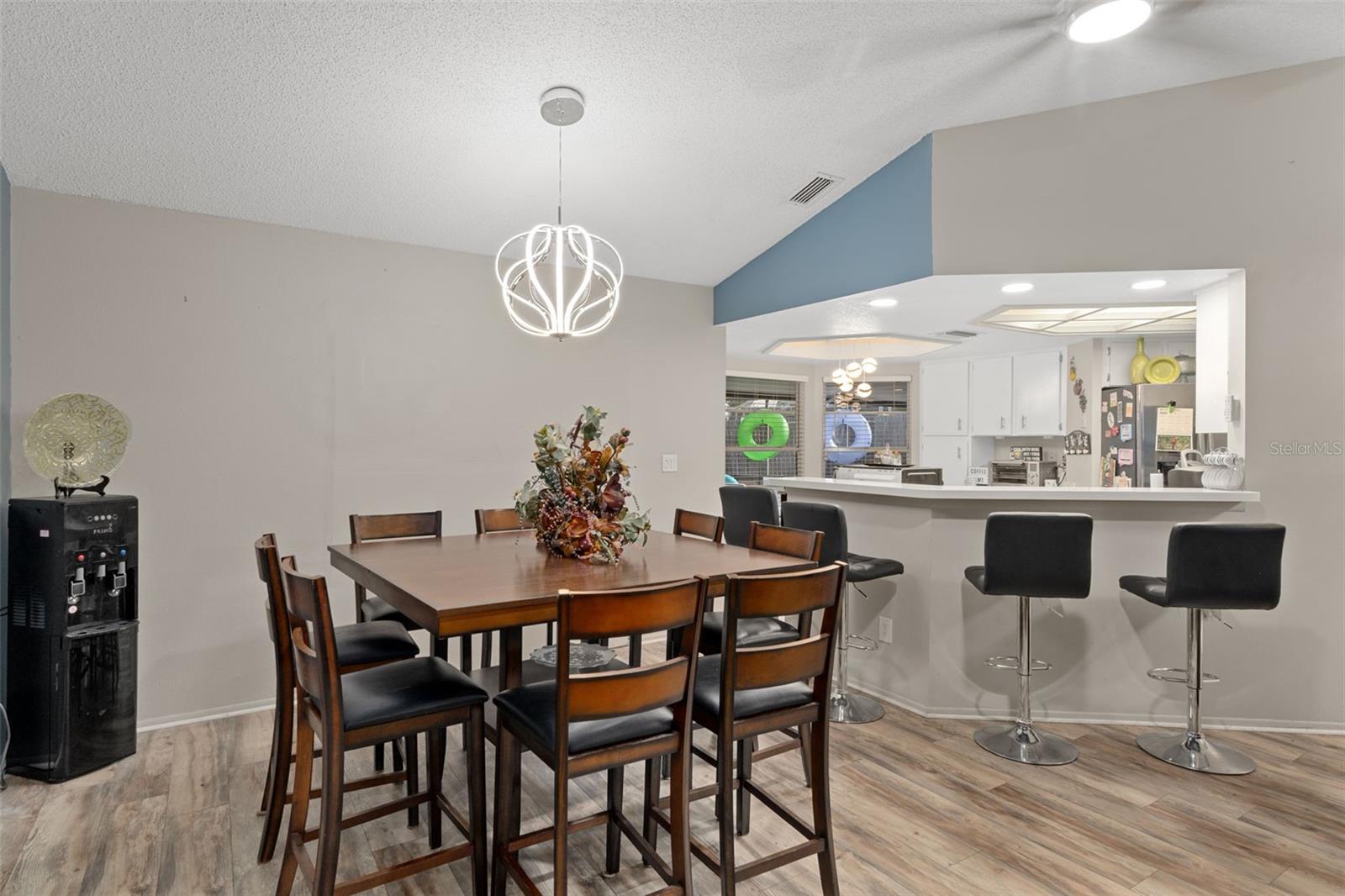 Listing photo id 8 for 4355 Goldcoast Avenue