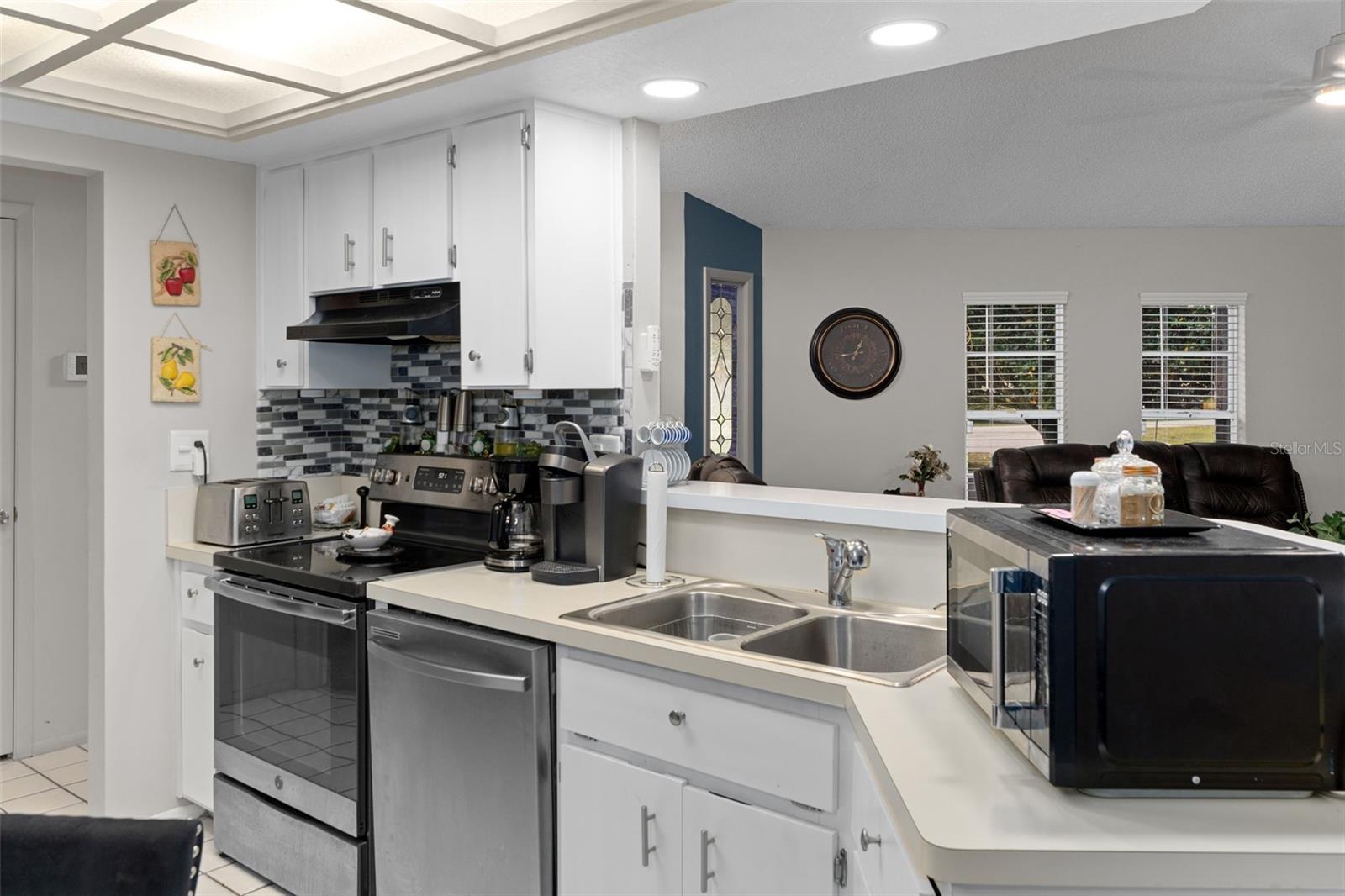 Listing photo id 11 for 4355 Goldcoast Avenue