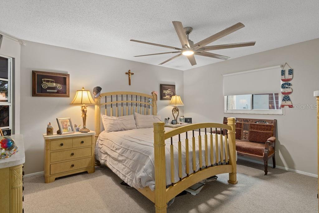 Listing photo id 13 for 4355 Goldcoast Avenue