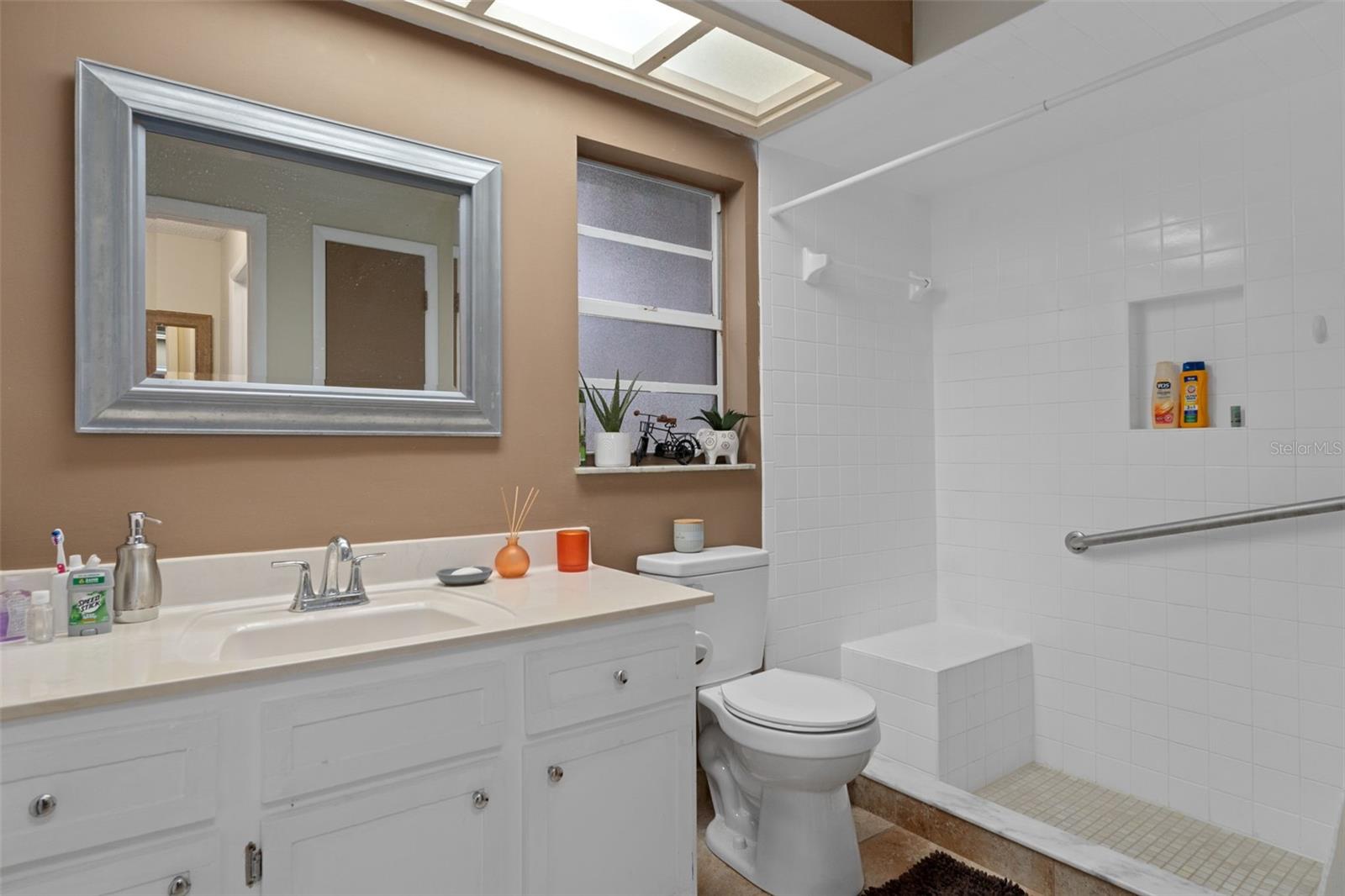 Listing photo id 15 for 4355 Goldcoast Avenue