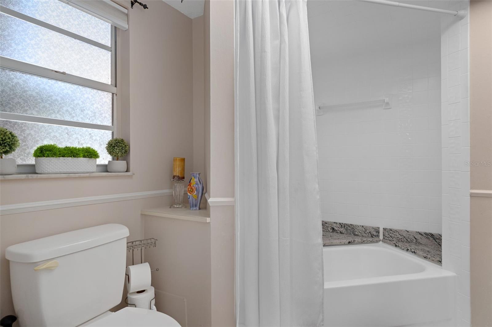 Listing photo id 19 for 4355 Goldcoast Avenue