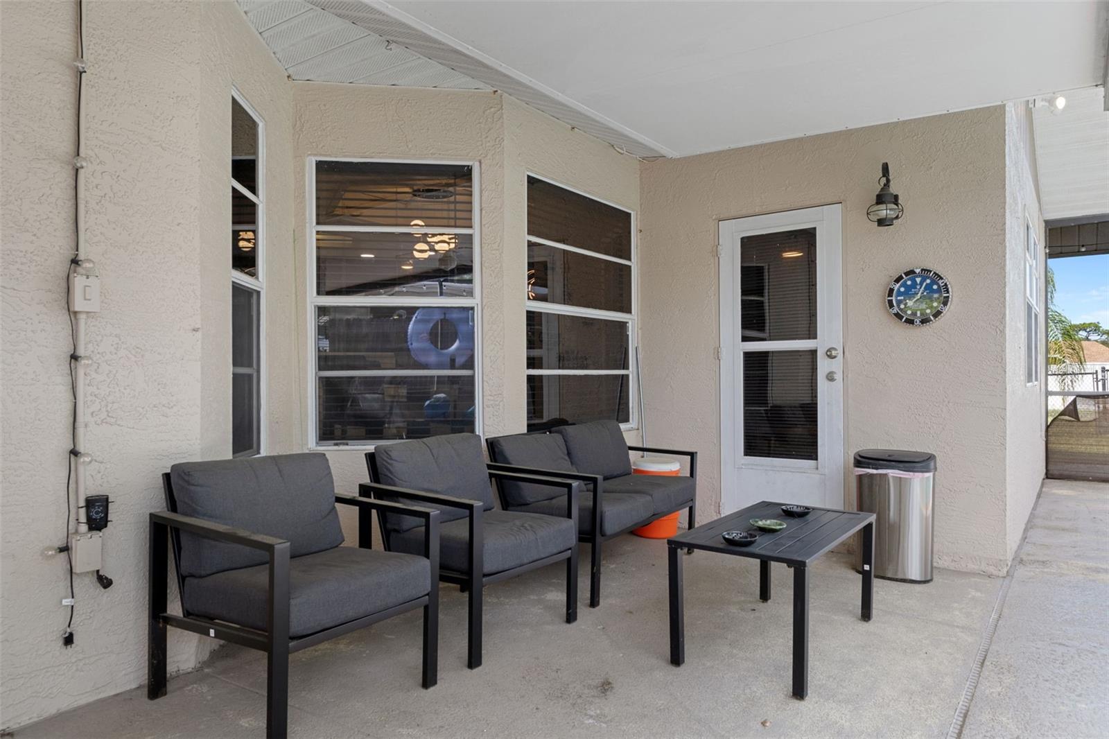 Listing photo id 23 for 4355 Goldcoast Avenue