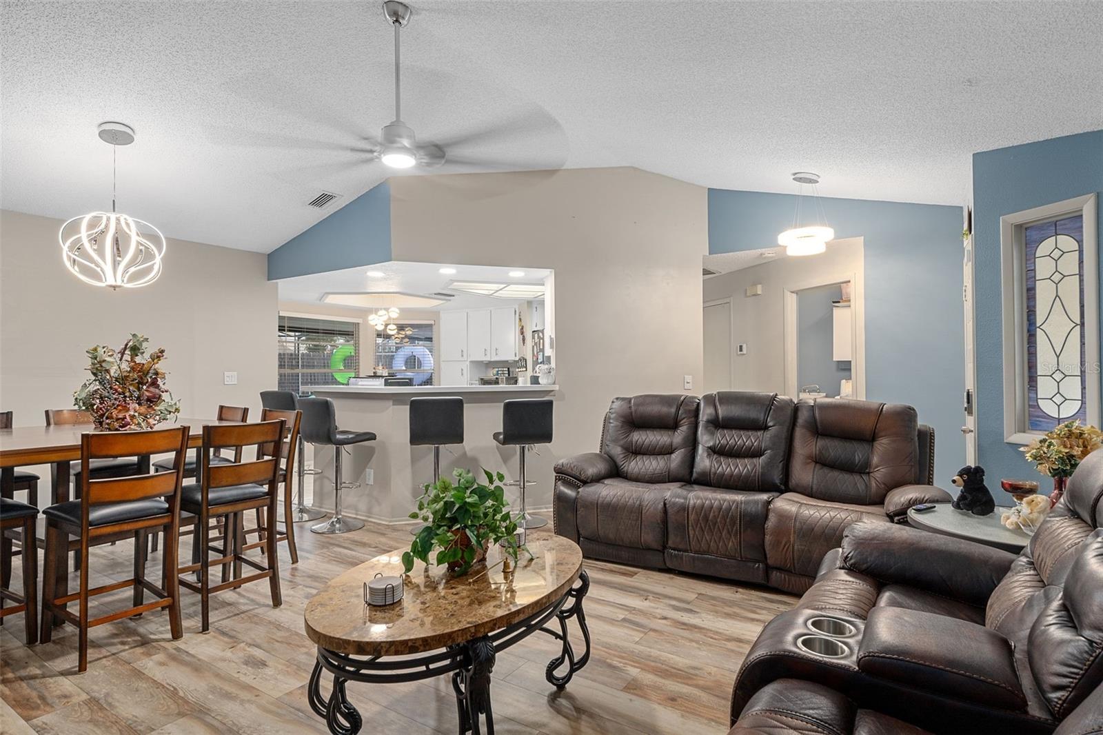 Listing photo id 7 for 4355 Goldcoast Avenue