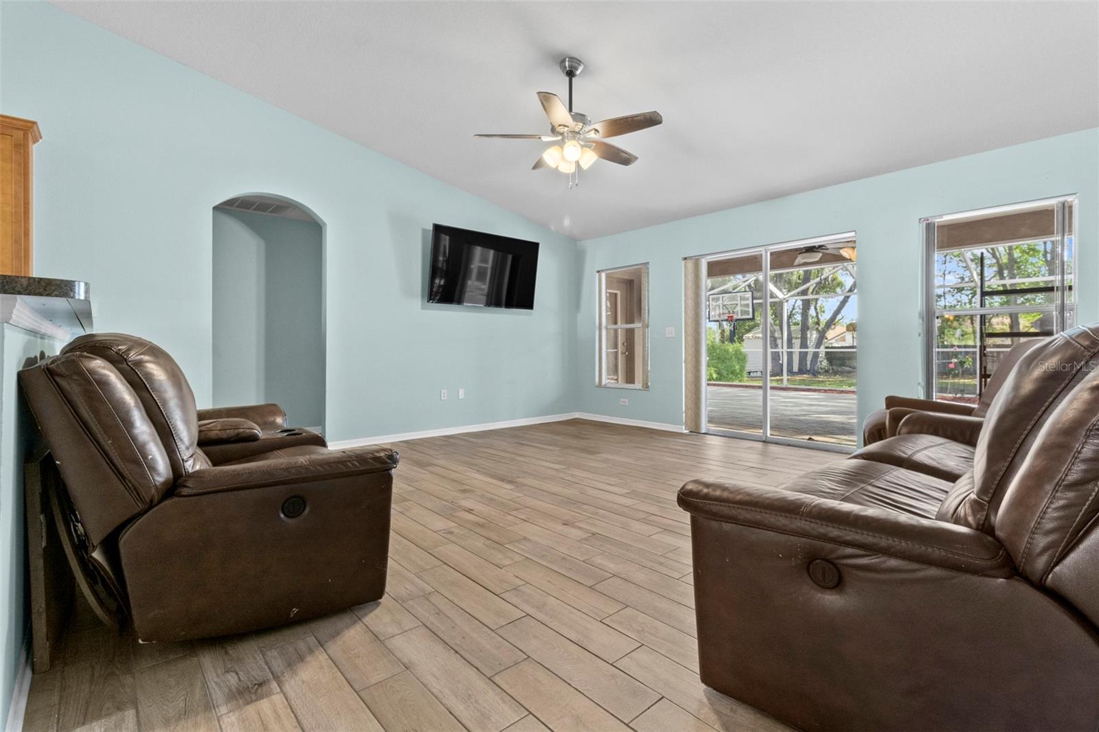 Image 13 of 38 For 9073 Horizon Drive