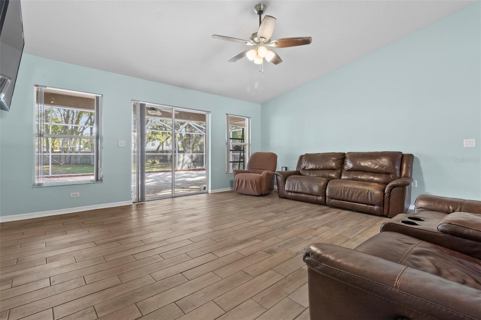 Image 14 of 38 For 9073 Horizon Drive