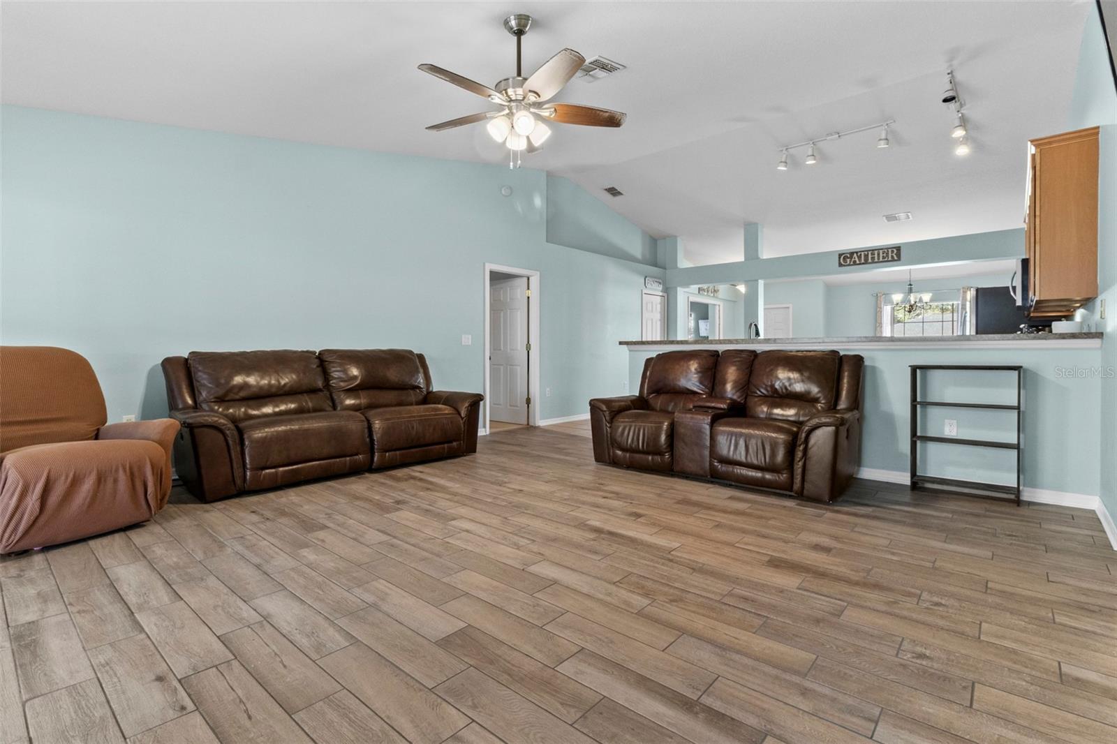 Image 15 of 38 For 9073 Horizon Drive