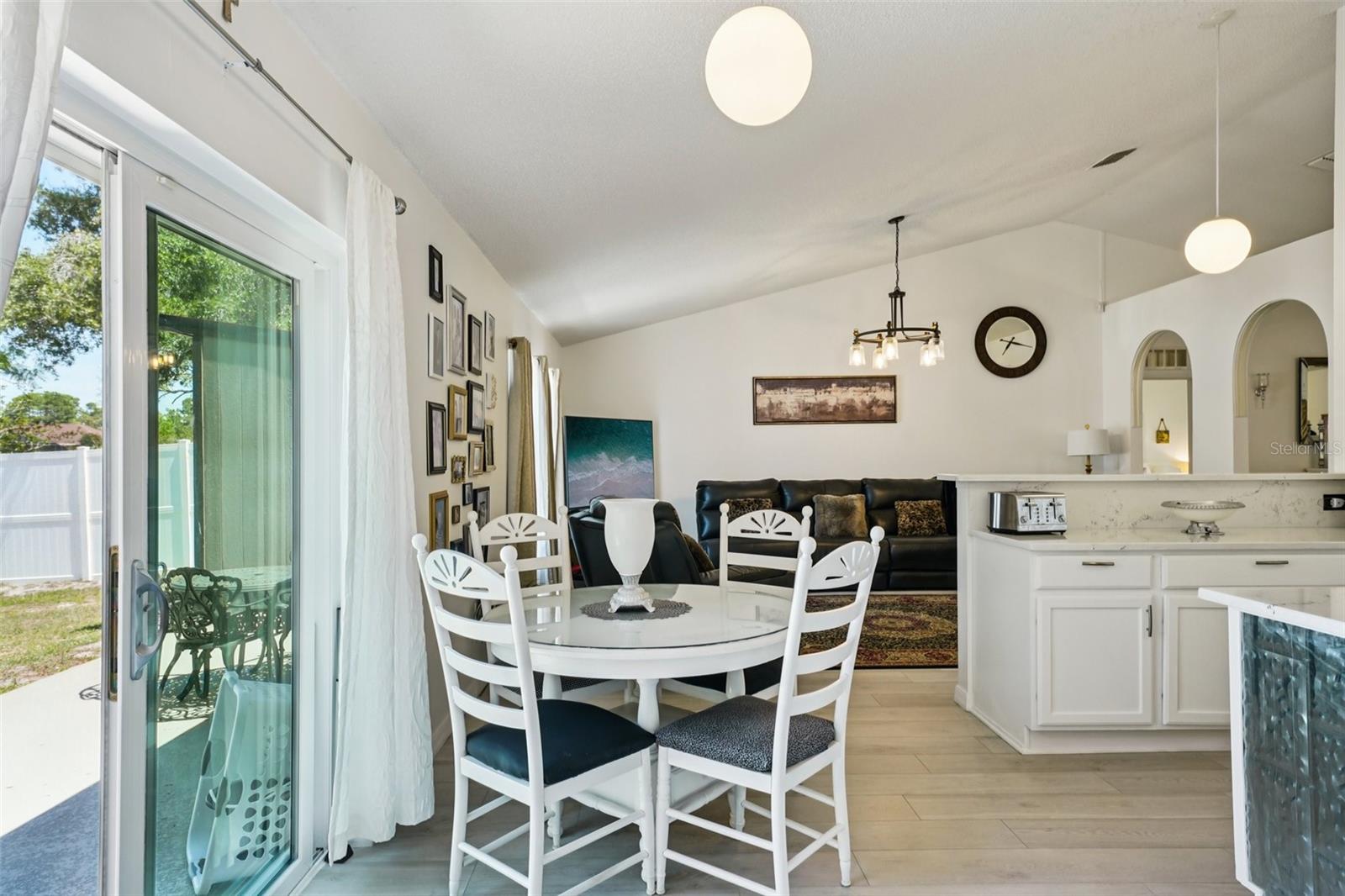 Image 10 of 63 For 10423 Bradford Street