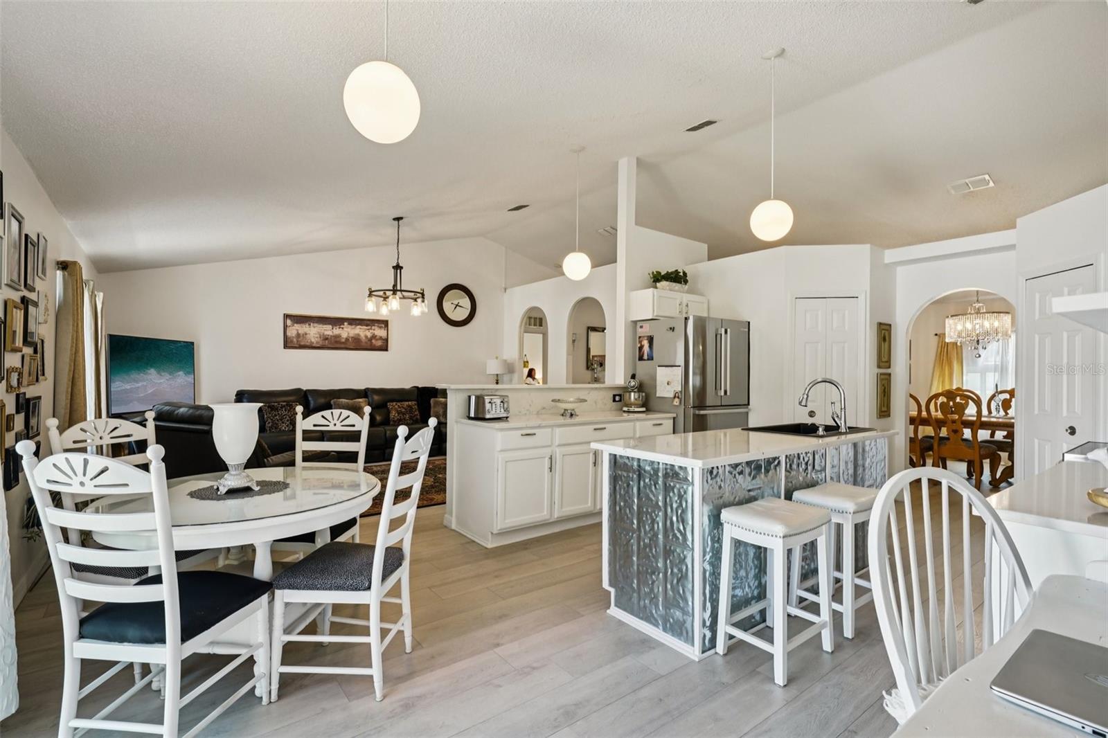 Image 12 of 63 For 10423 Bradford Street