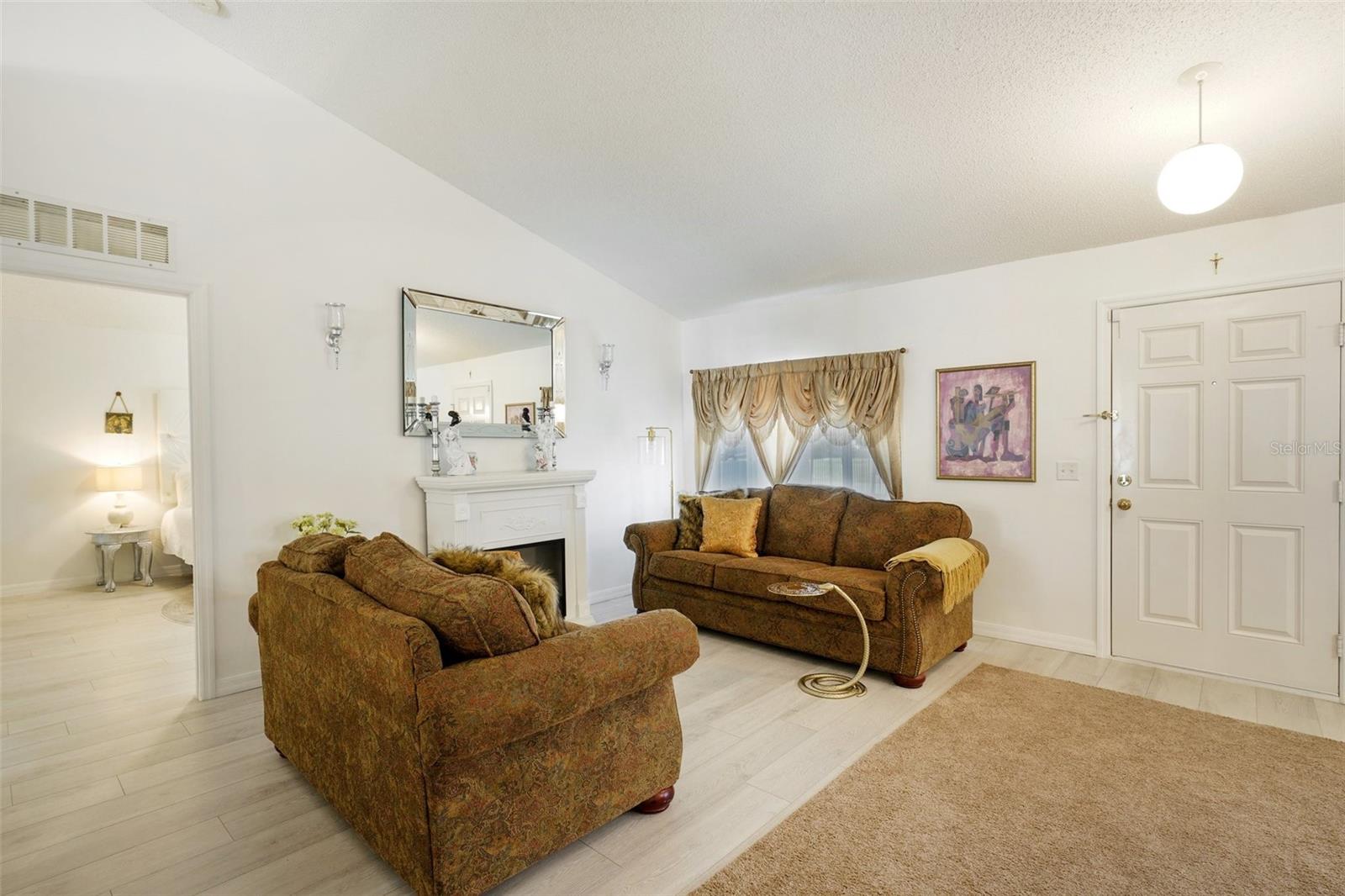 Image 13 of 63 For 10423 Bradford Street