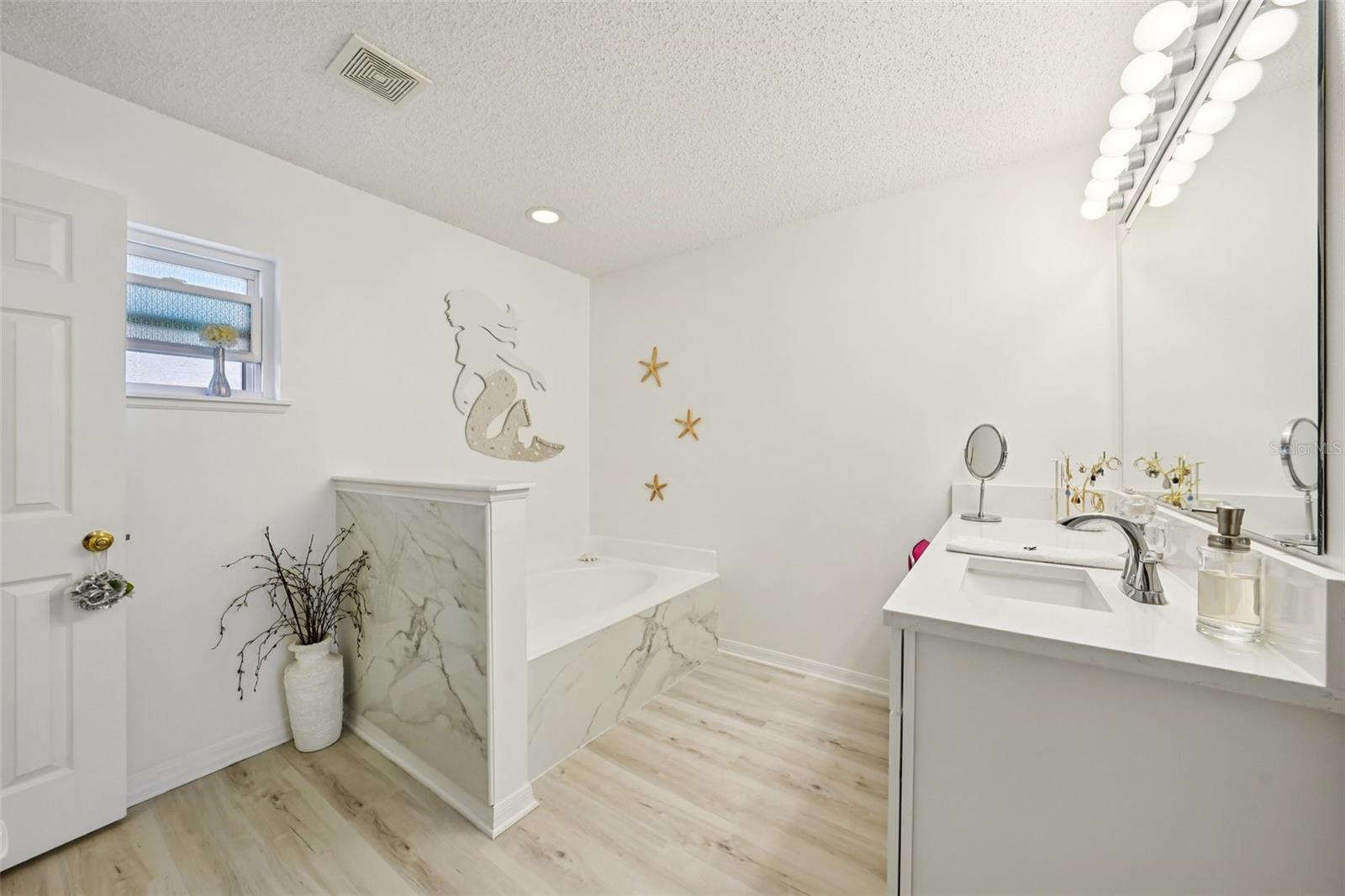 Image 16 of 63 For 10423 Bradford Street