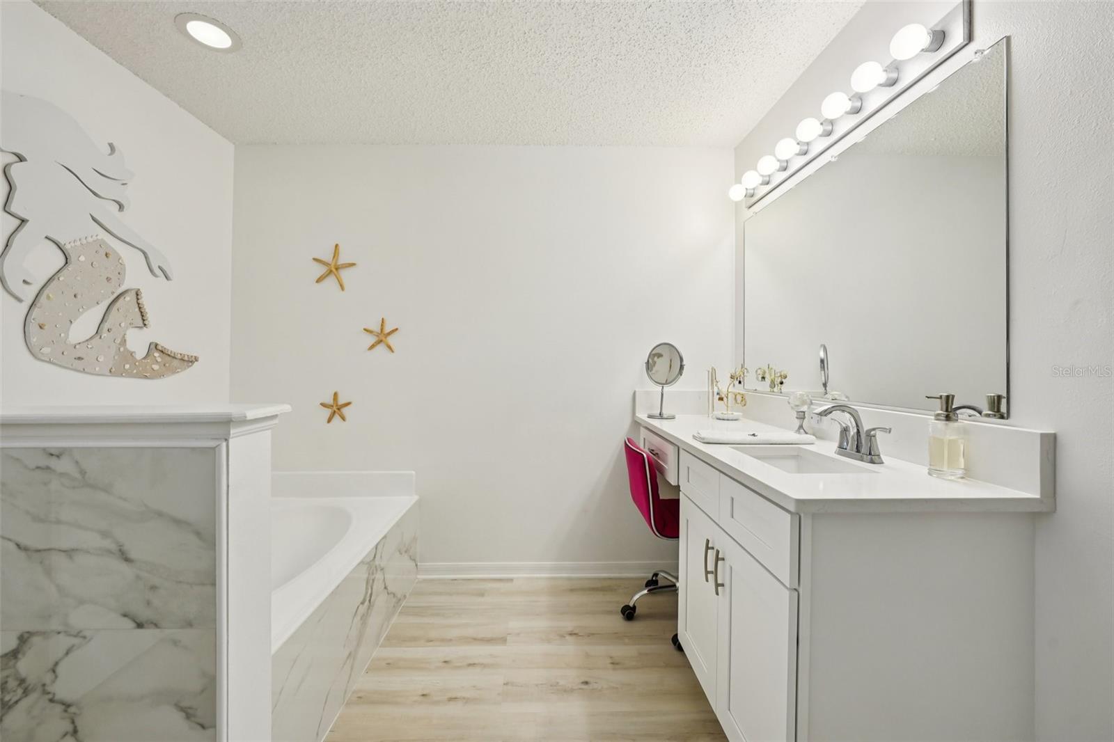 Image 17 of 63 For 10423 Bradford Street